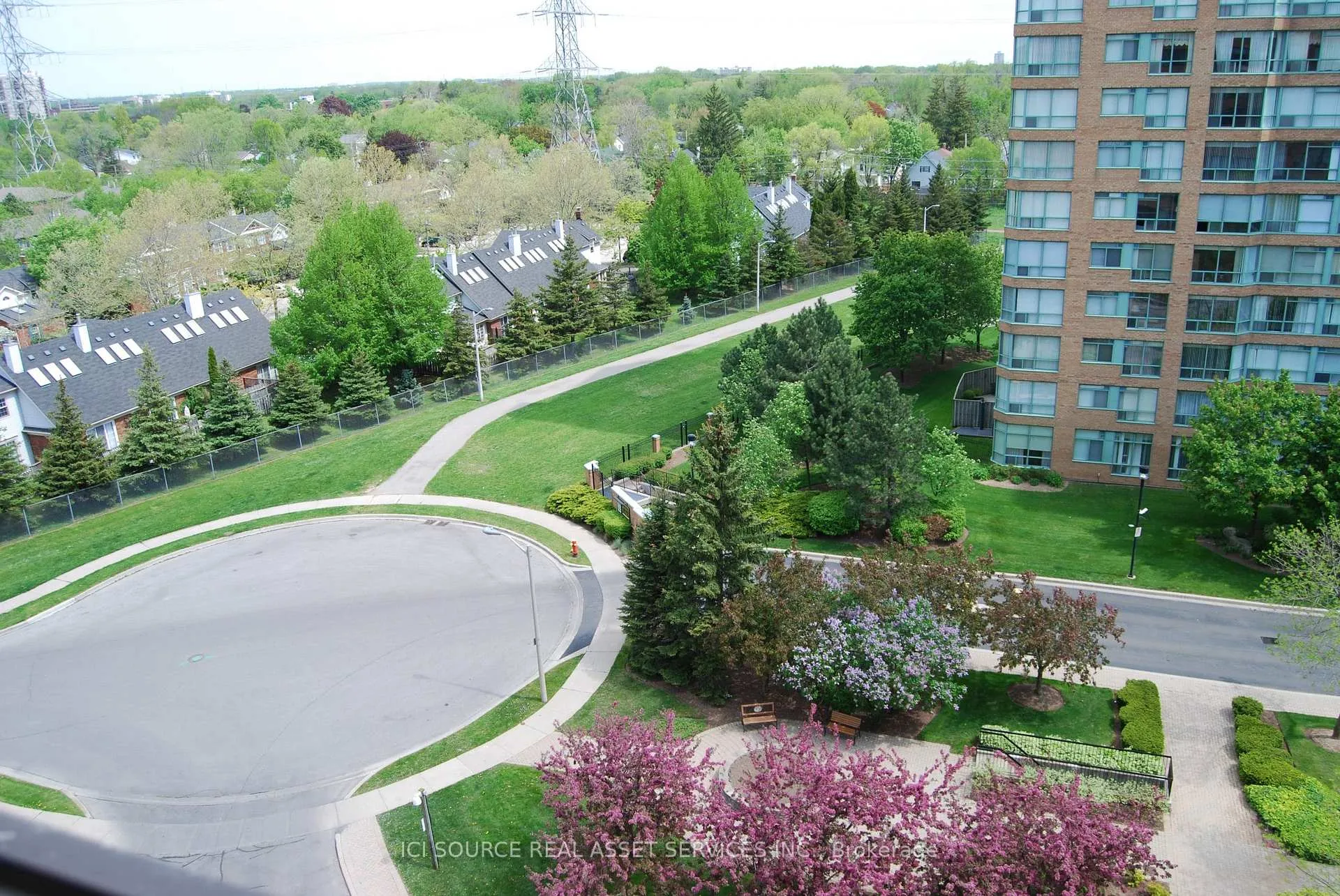 Photo 6 of Unit 905, 1270 Maple Crossing Boulevard, Burlington, Brant — HOMEH