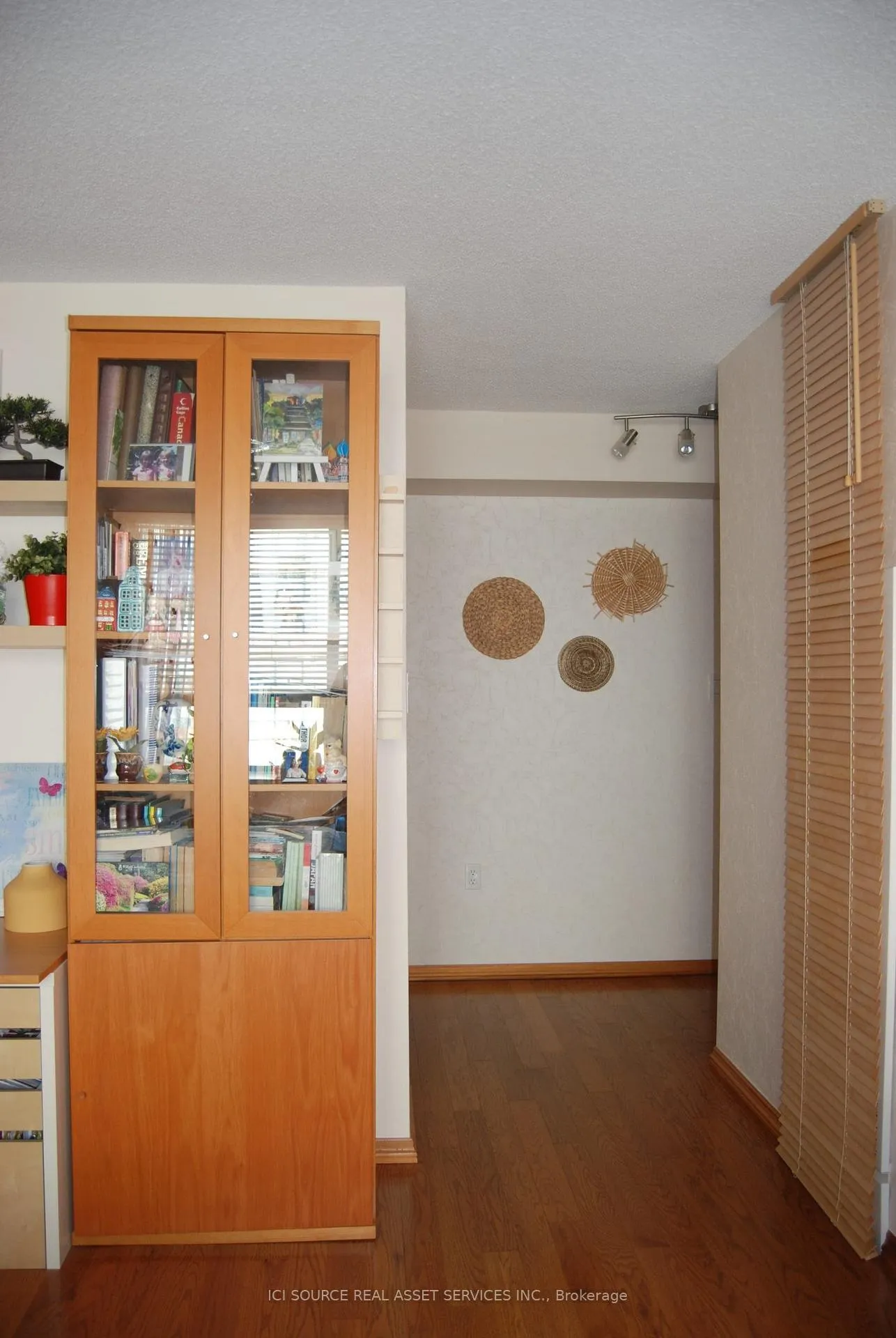 Photo 16 of Unit 905, 1270 Maple Crossing Boulevard, Burlington, Brant — HOMEH