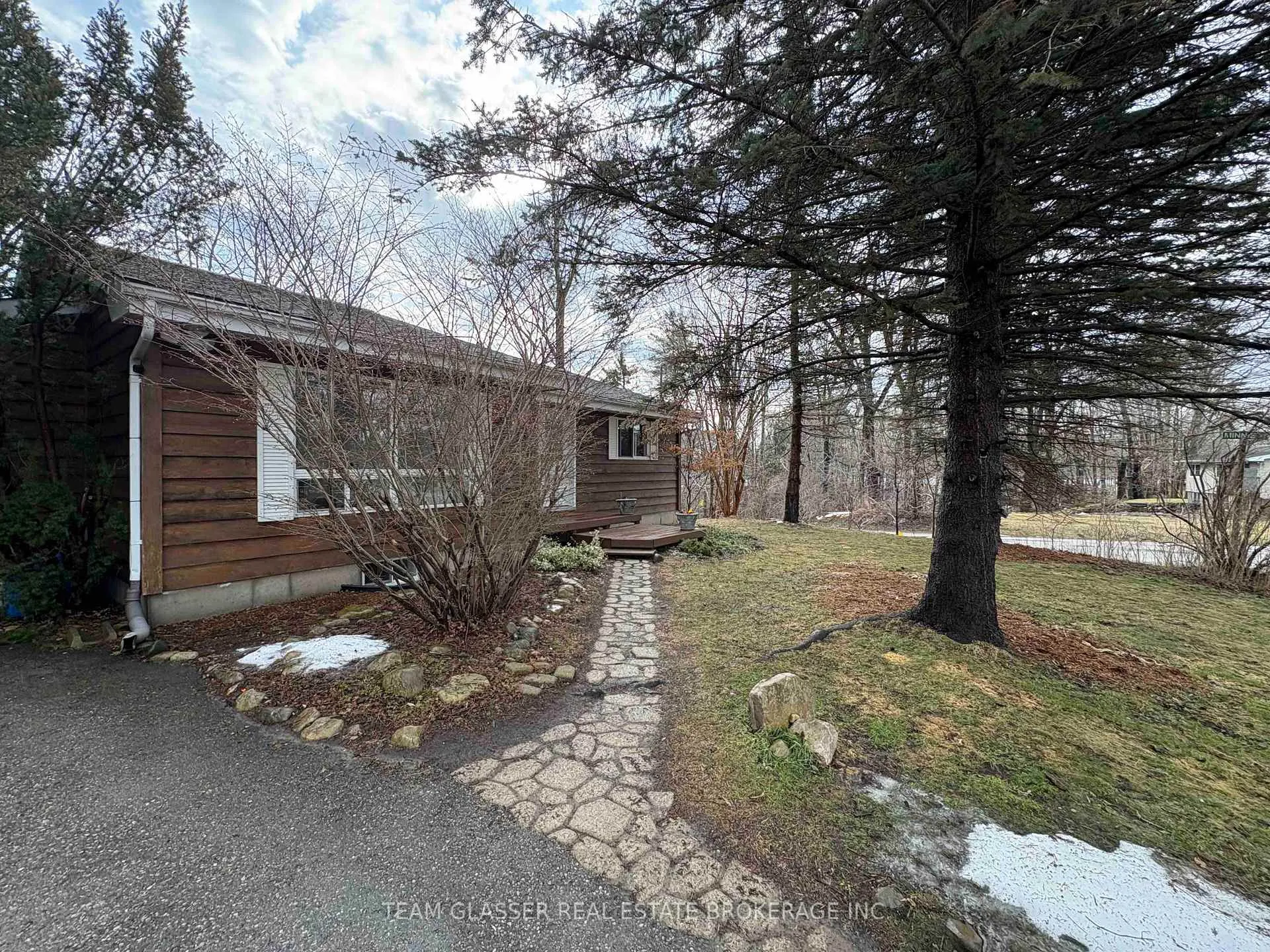 Photo 2 of 214 North Street, Thames Centre, Rural Thames Centre — HOMEH