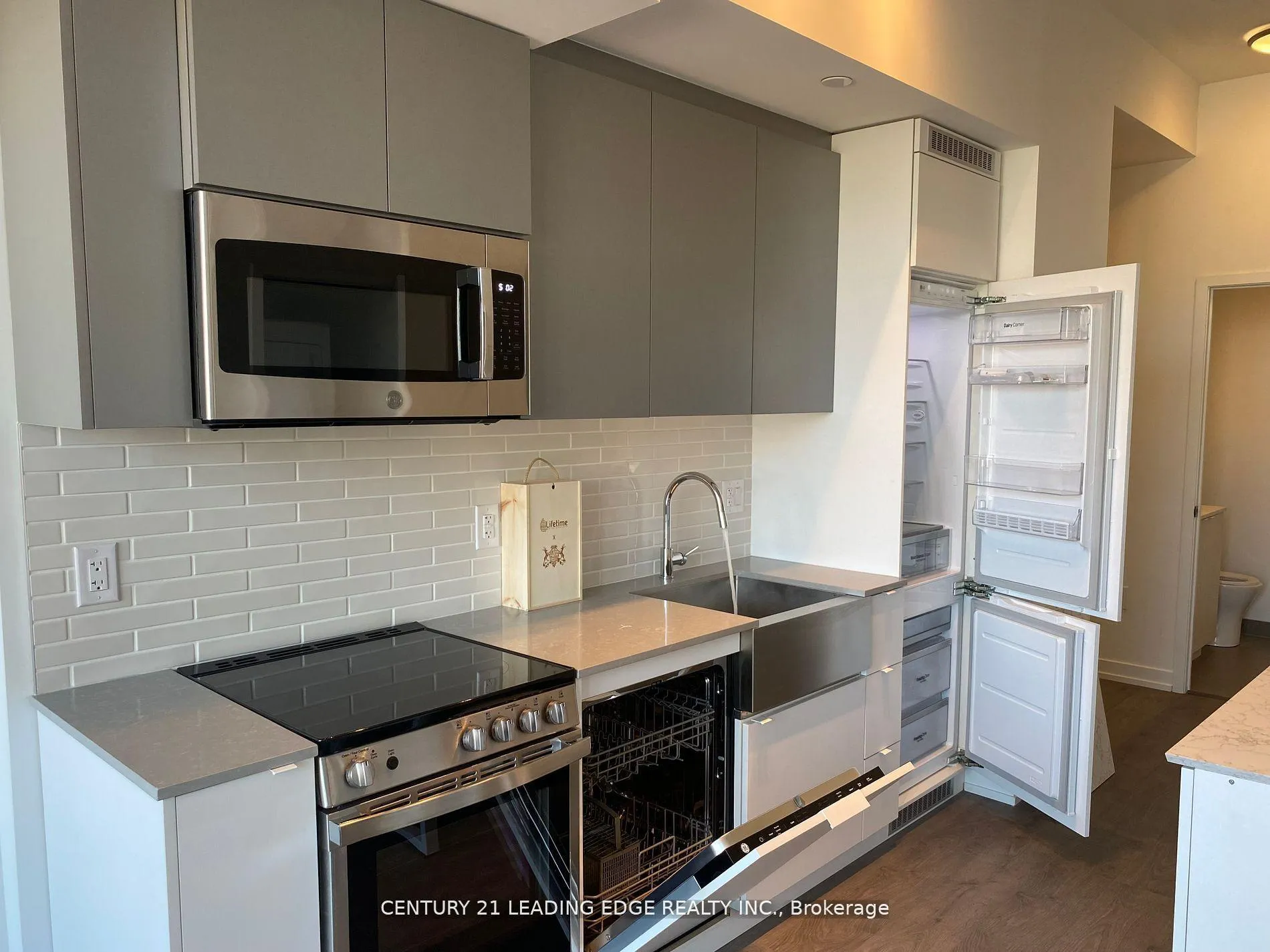 Photo 8 of Unit 403, 270 Dufferin Street, Toronto, South Parkdale — HOMEH