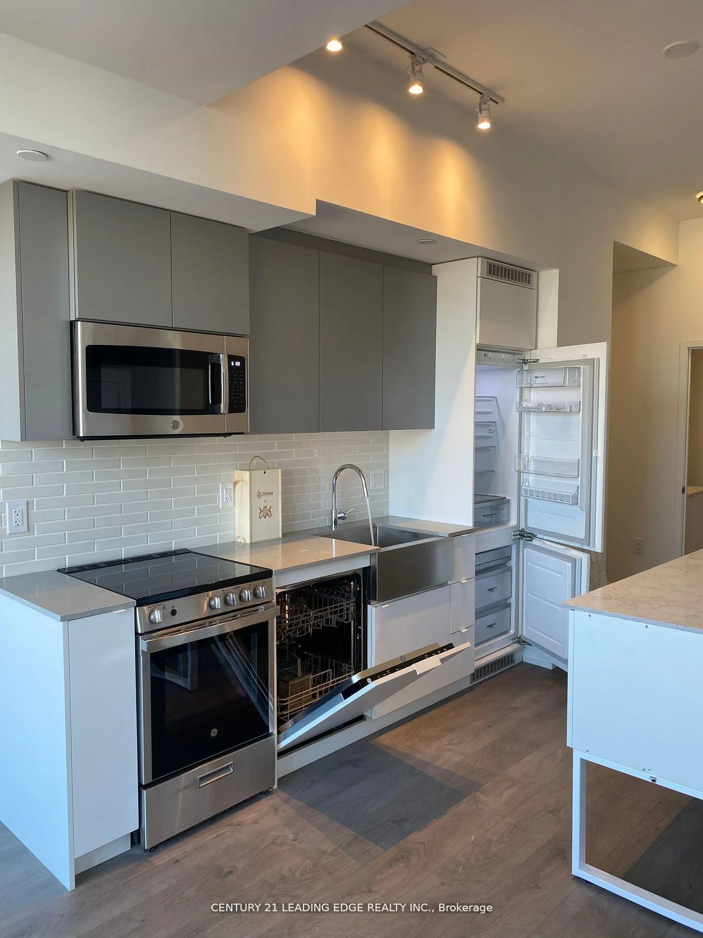 Photo 9 of Unit 403, 270 Dufferin Street, Toronto, South Parkdale — HOMEH