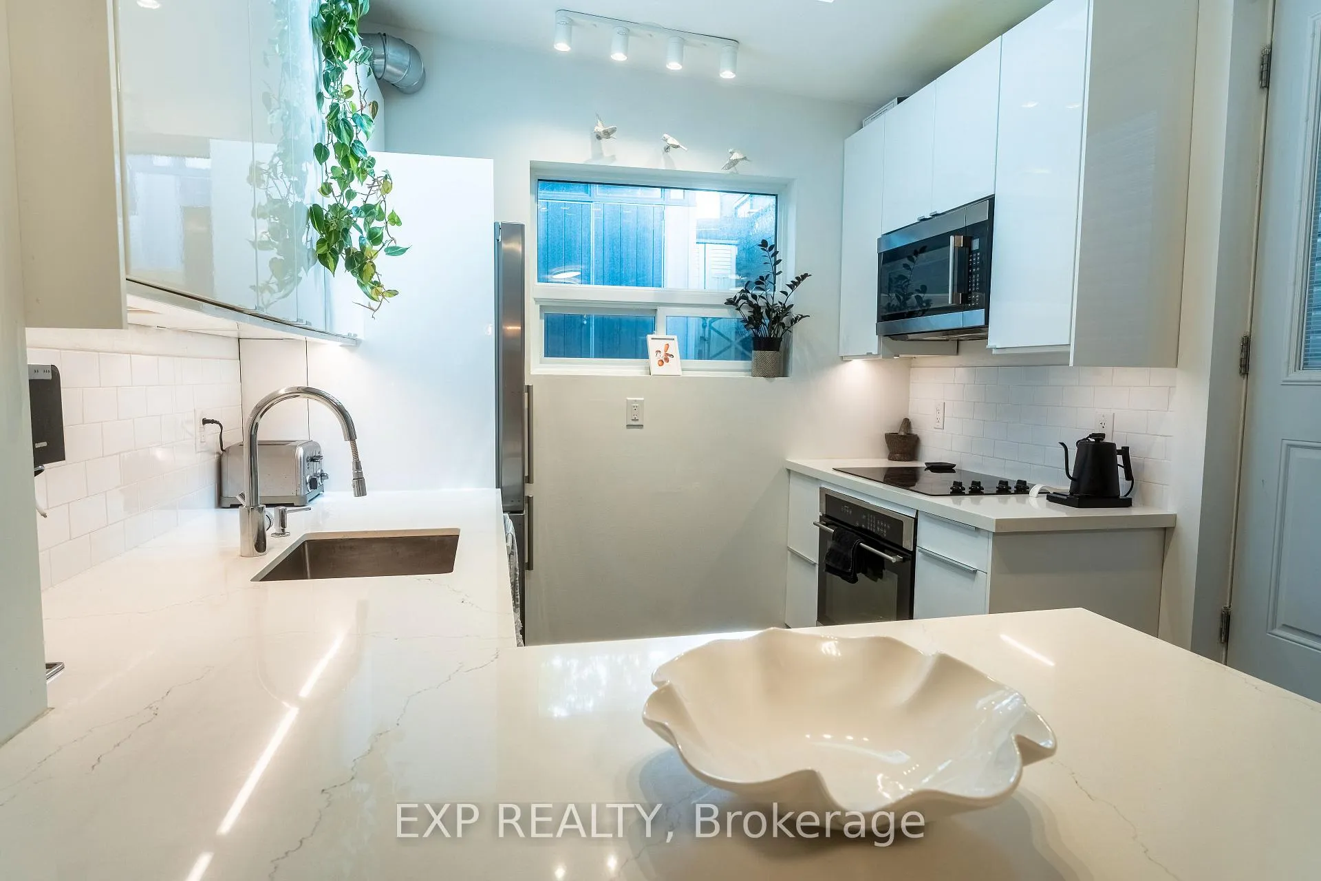 Photo 17 of 819 Craven Road, Toronto, Greenwood-Coxwell — HOMEH