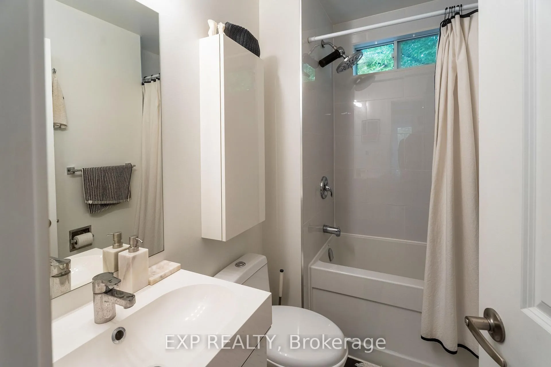 Photo 24 of 819 Craven Road, Toronto, Greenwood-Coxwell — HOMEH