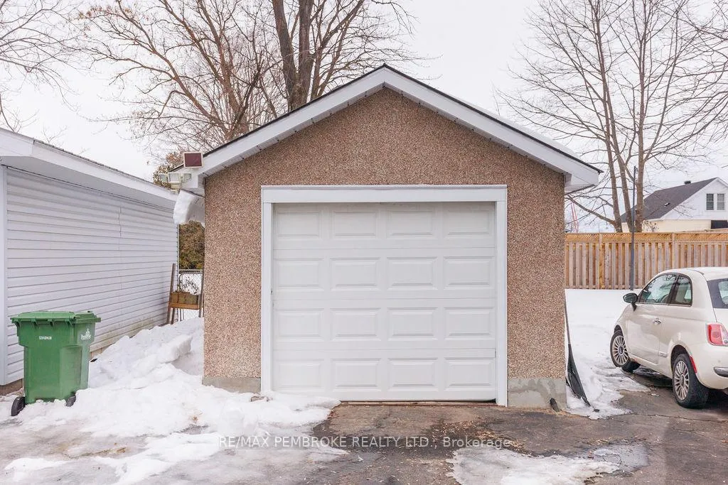 Photo 3 of 358 Trafalgar Road, Pembroke — HOMEH