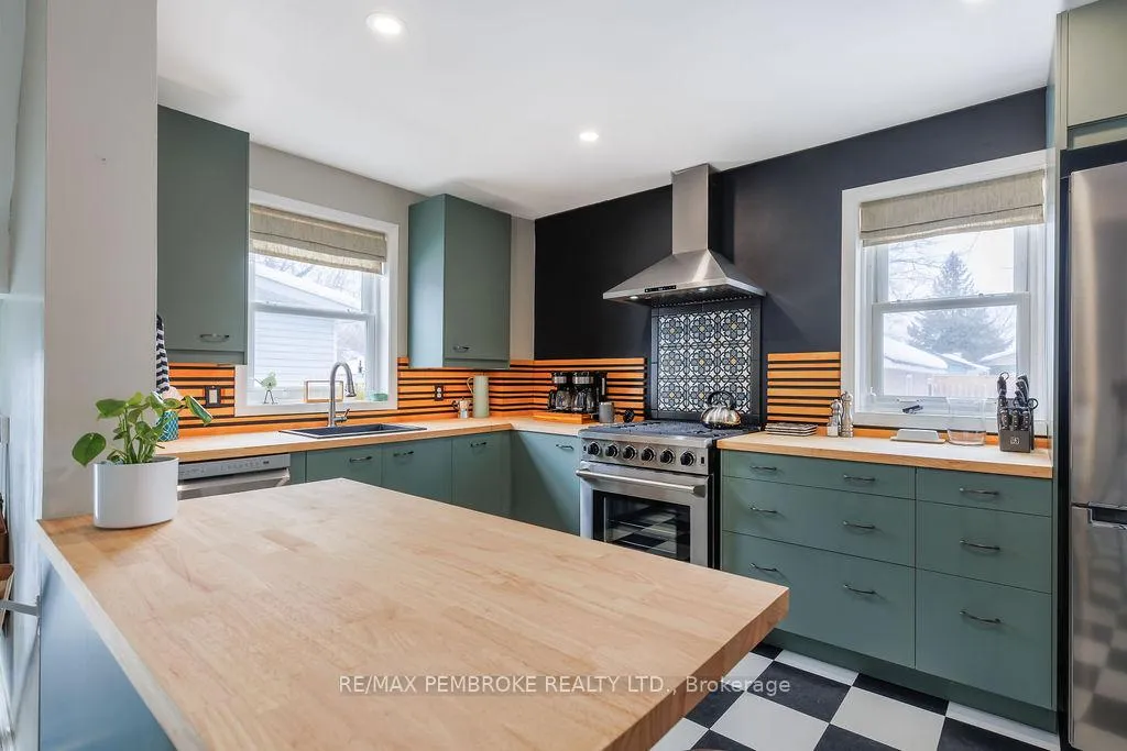 Photo 4 of 358 Trafalgar Road, Pembroke — HOMEH