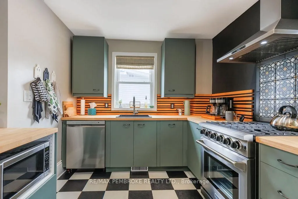 Photo 5 of 358 Trafalgar Road, Pembroke — HOMEH