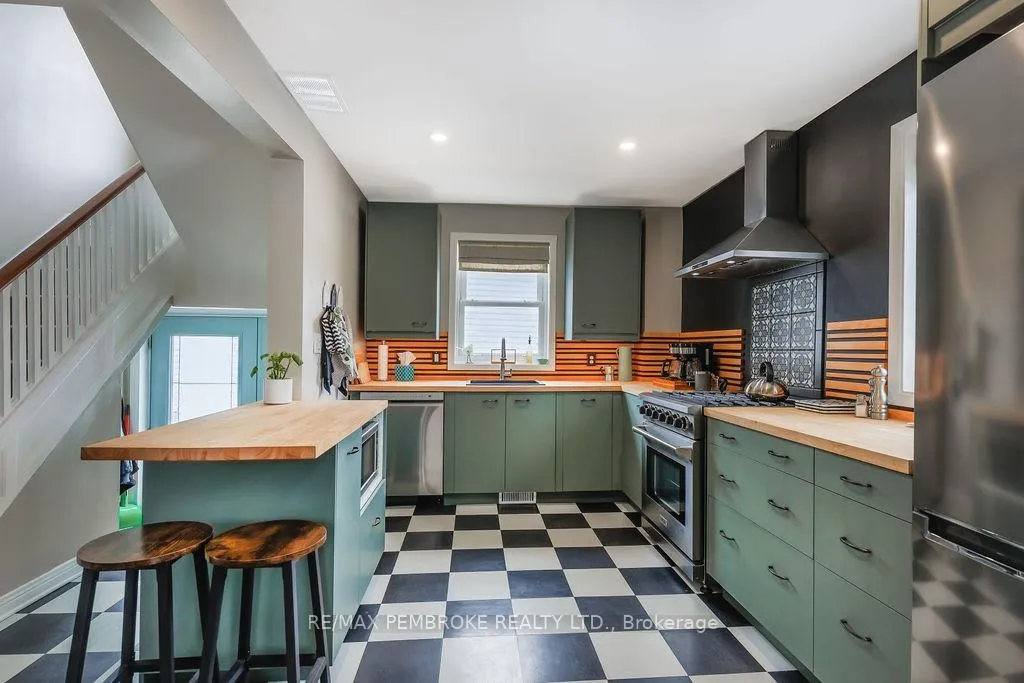 Photo 8 of 358 Trafalgar Road, Pembroke — HOMEH