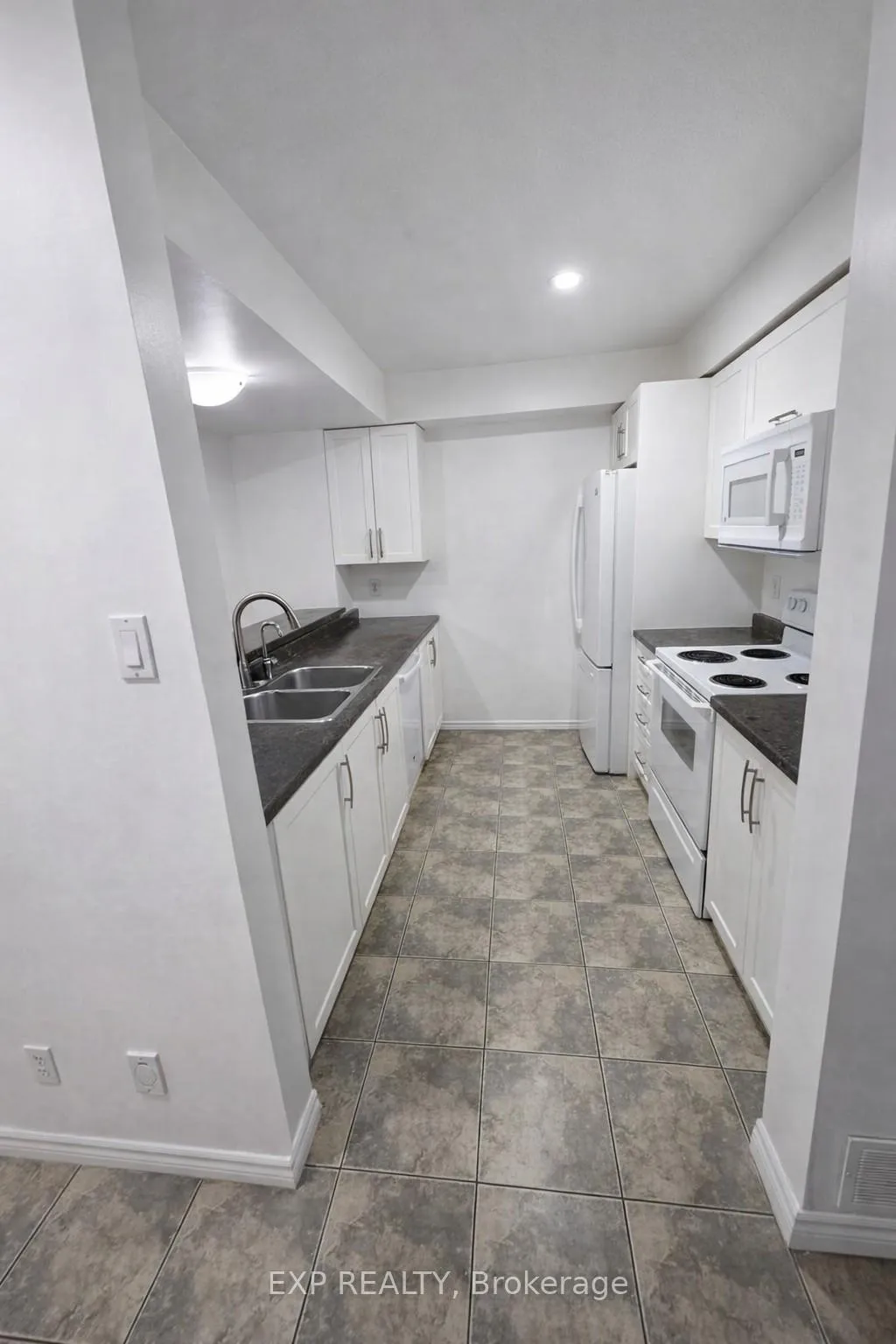 Photo 7 of 268 Blackhorne Drive, Kitchener — HOMEH
