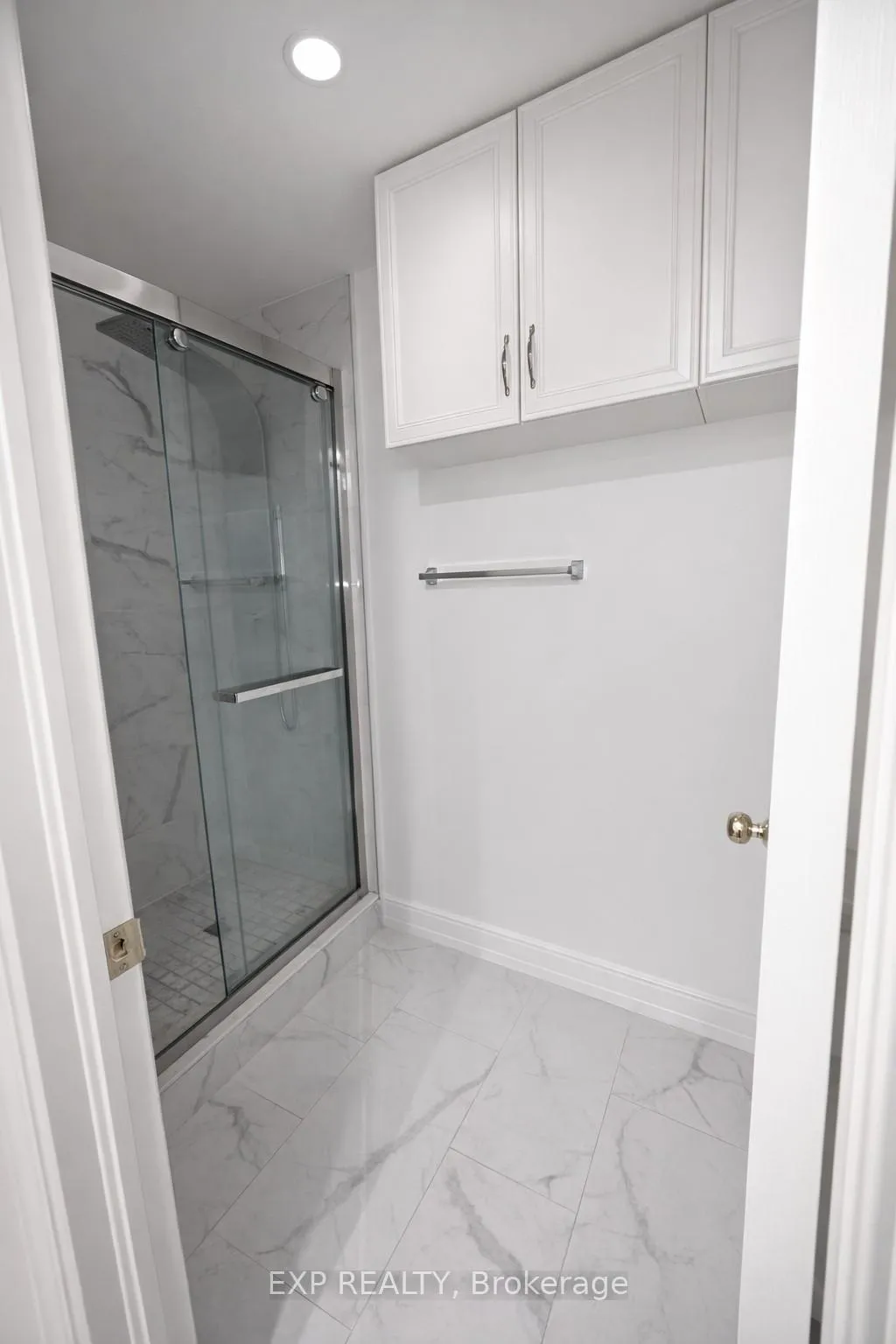 Photo 15 of 268 Blackhorne Drive, Kitchener — HOMEH