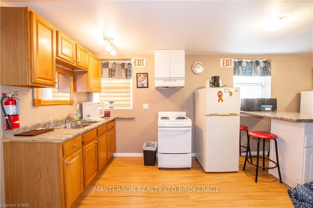 Photo 4 of 9268 Lundys Lane, Niagara Falls, Forestview — HOMEH