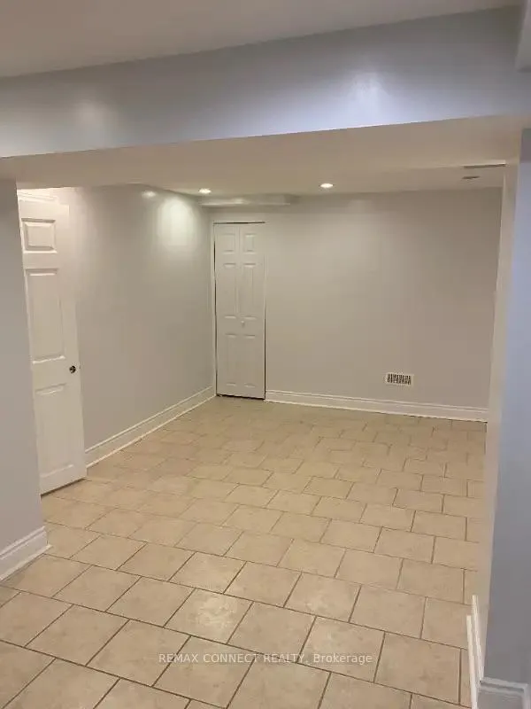 Photo 3 of 532 A Lightfoot Place, Pickering, Woodlands — HOMEH