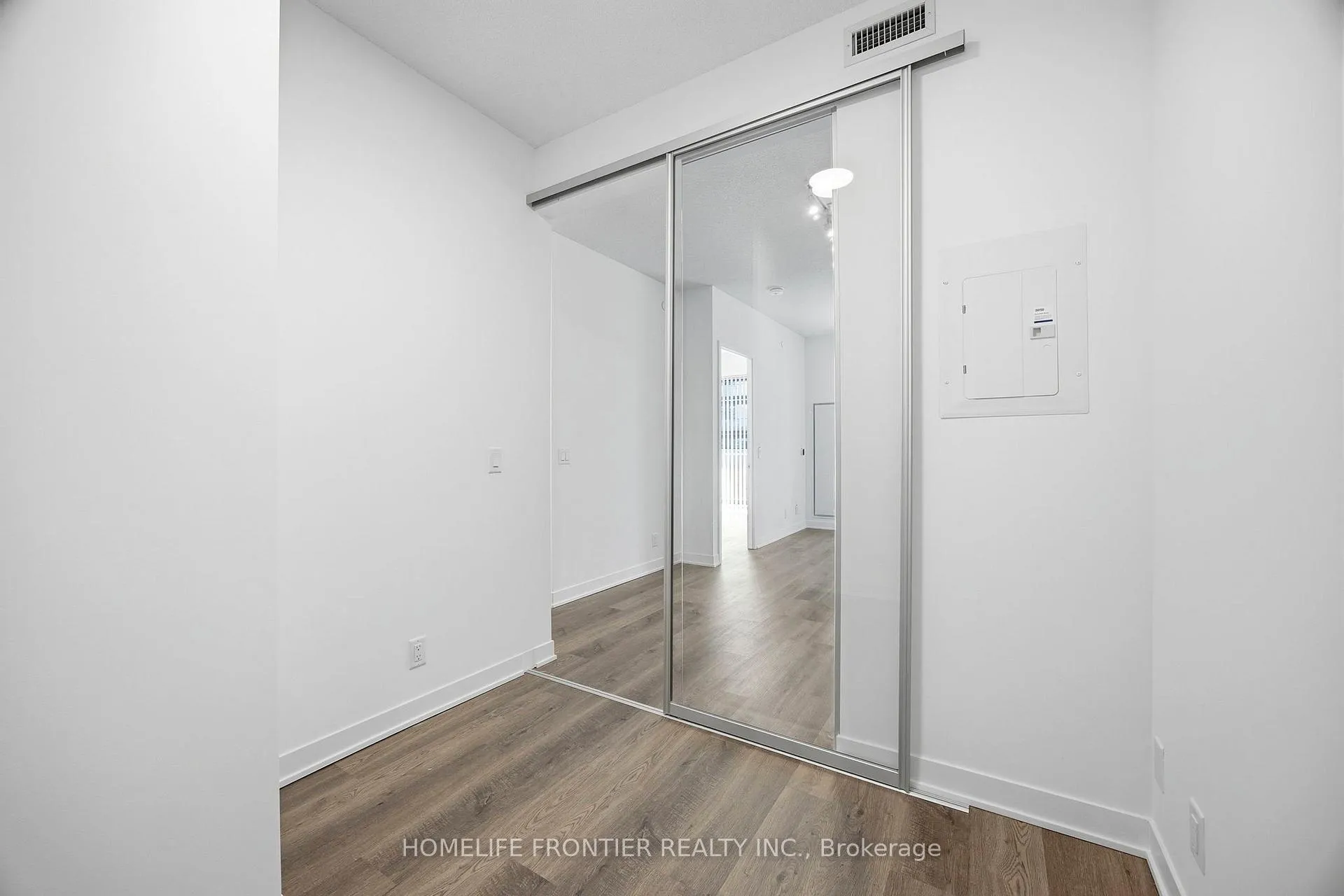 Photo 8 of Unit 1607, 180 Front Street E, Toronto, Moss Park — HOMEH