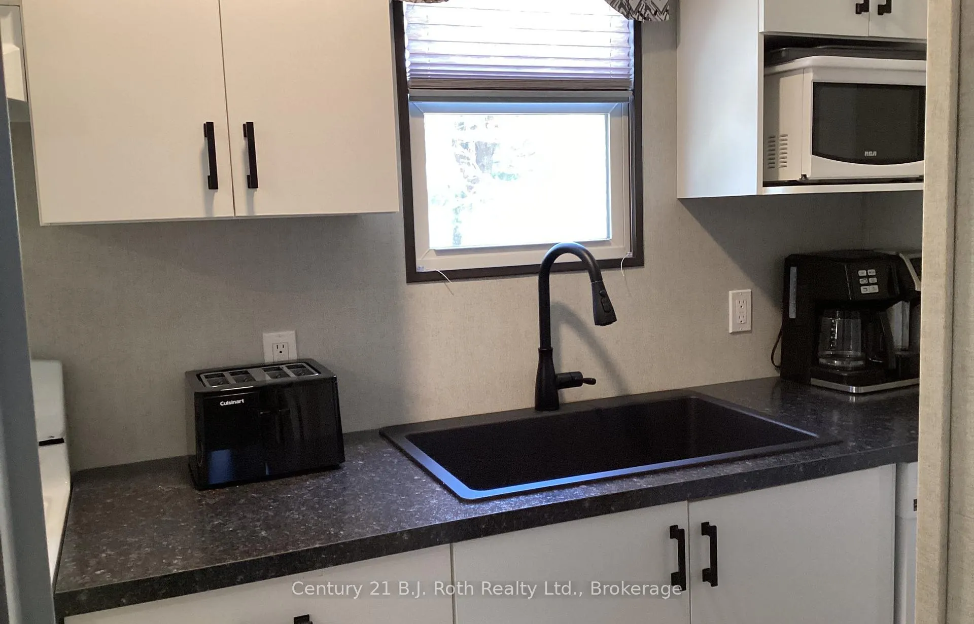 Photo 2 of 719 Poplar Crescent, Bracebridge, Macaulay — HOMEH