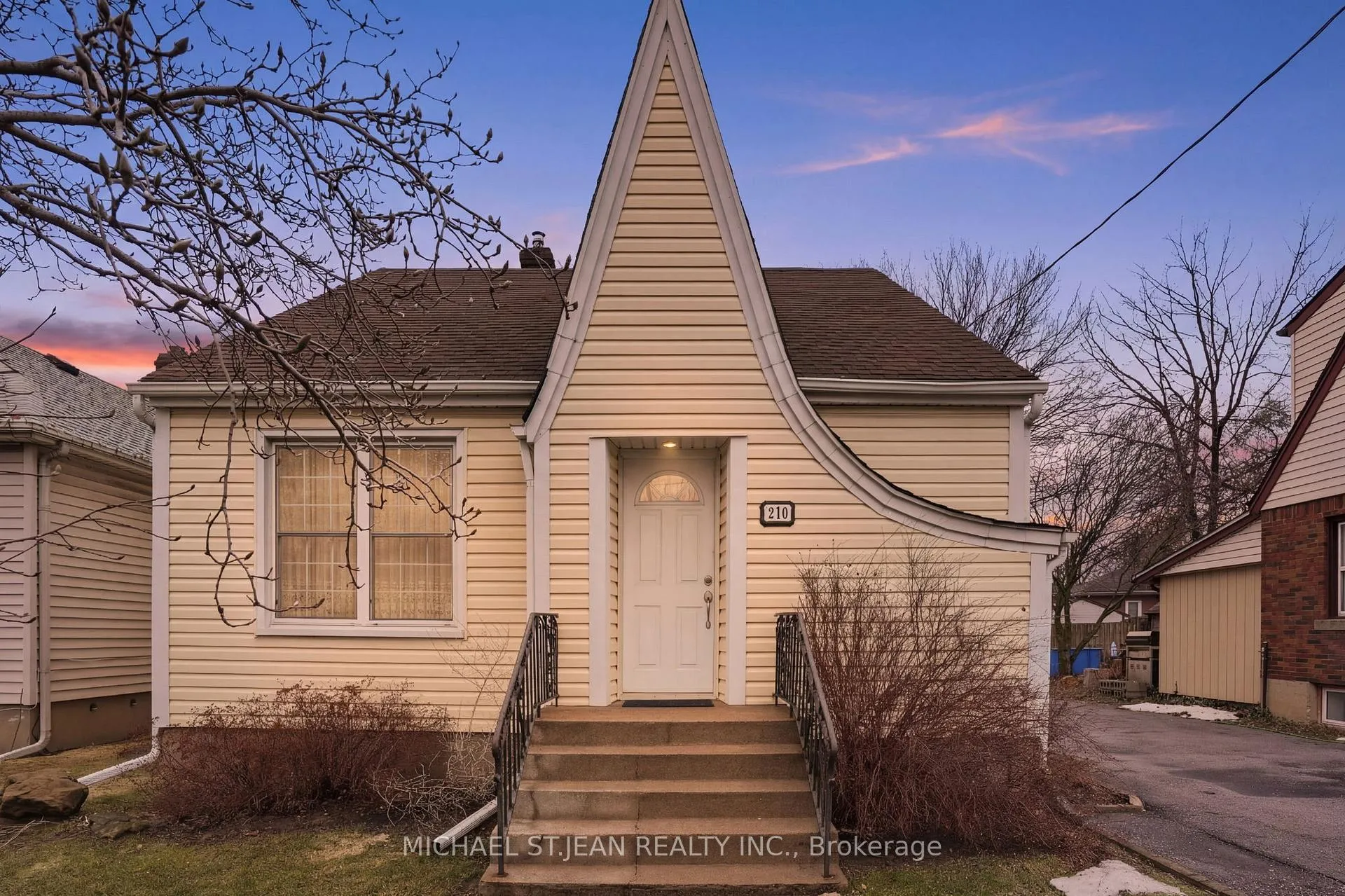 Photo 1 of 210 Vine Street, St. Catharines, Facer — HOMEH