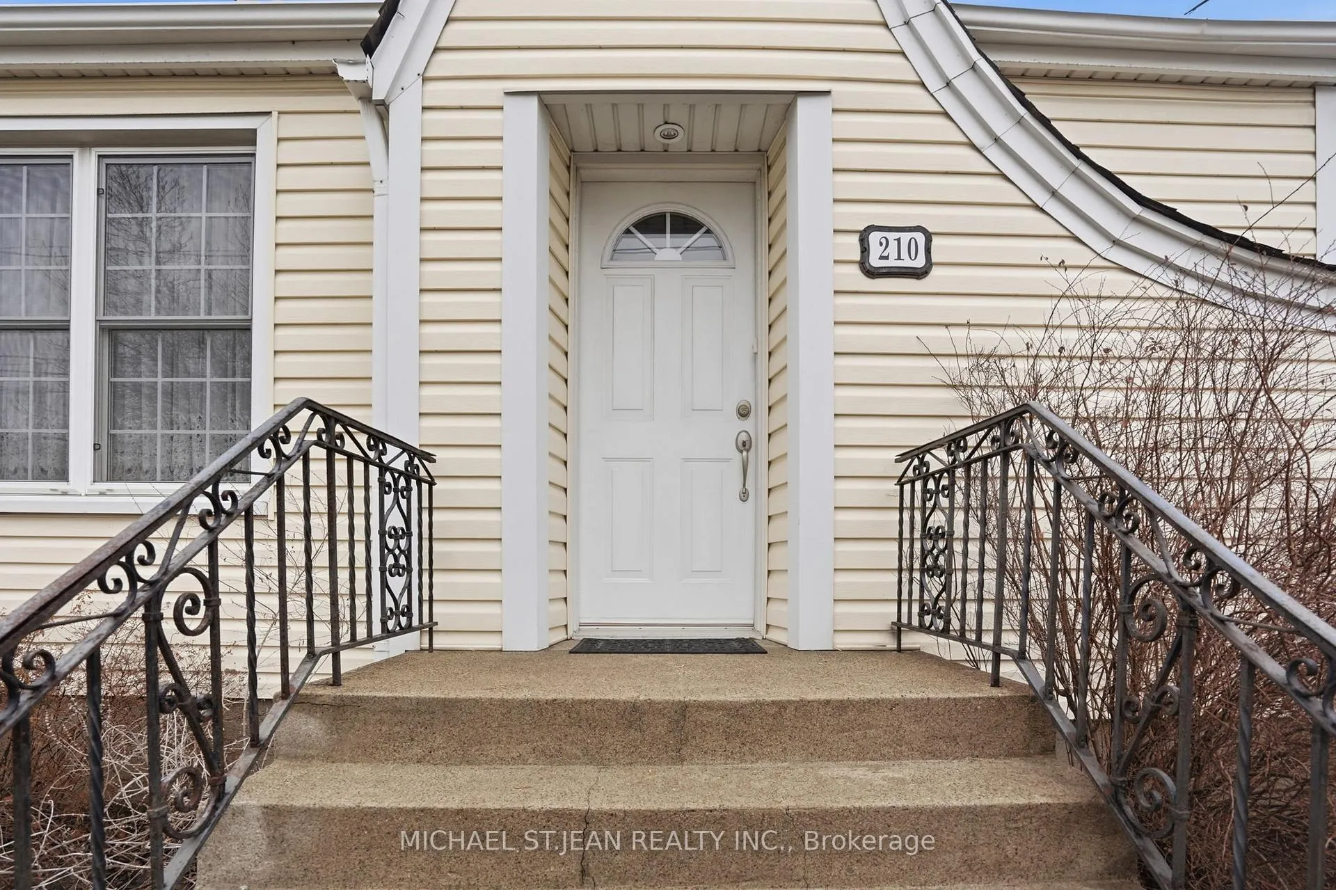 Photo 5 of 210 Vine Street, St. Catharines, Facer — HOMEH