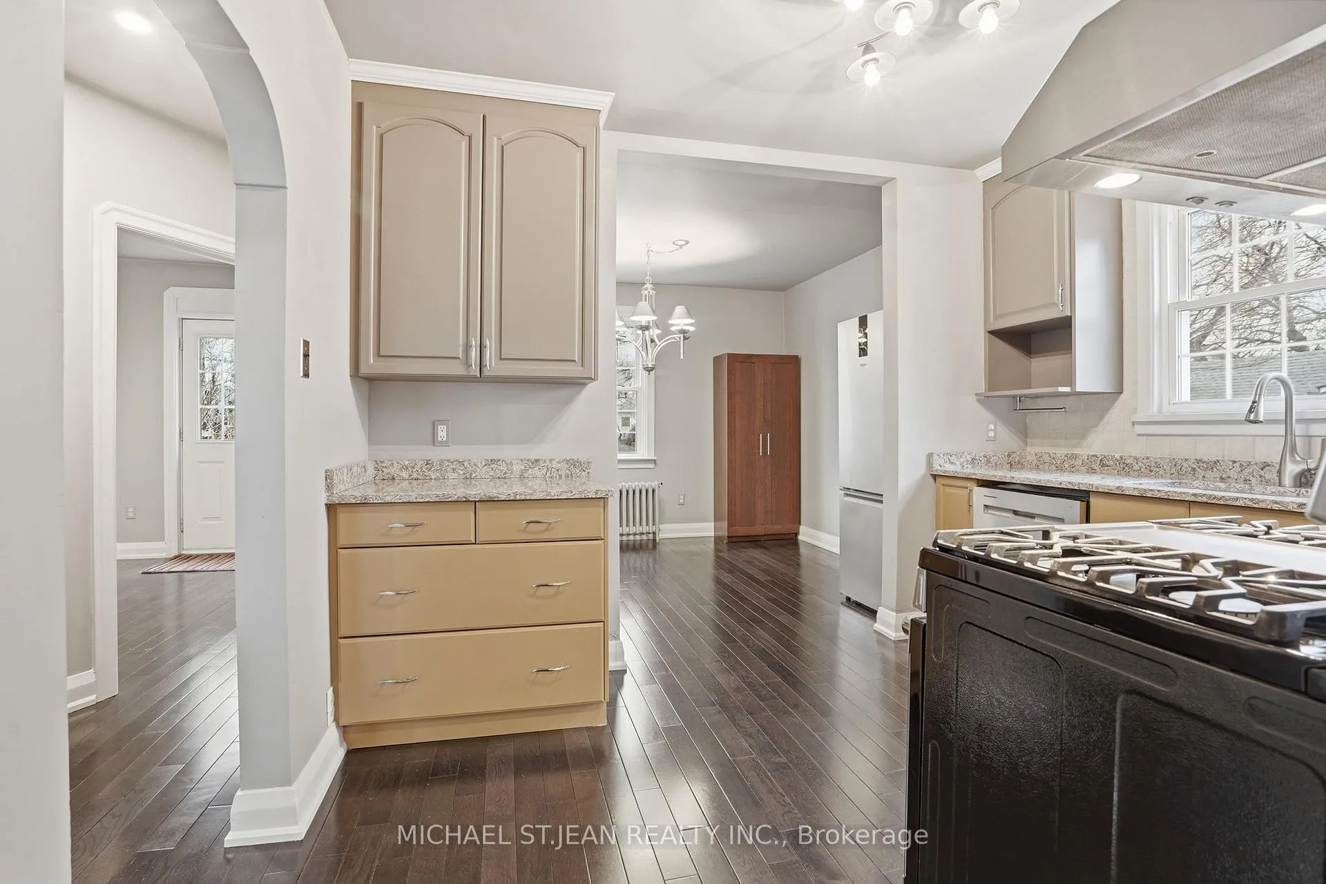 Photo 12 of 210 Vine Street, St. Catharines, Facer — HOMEH