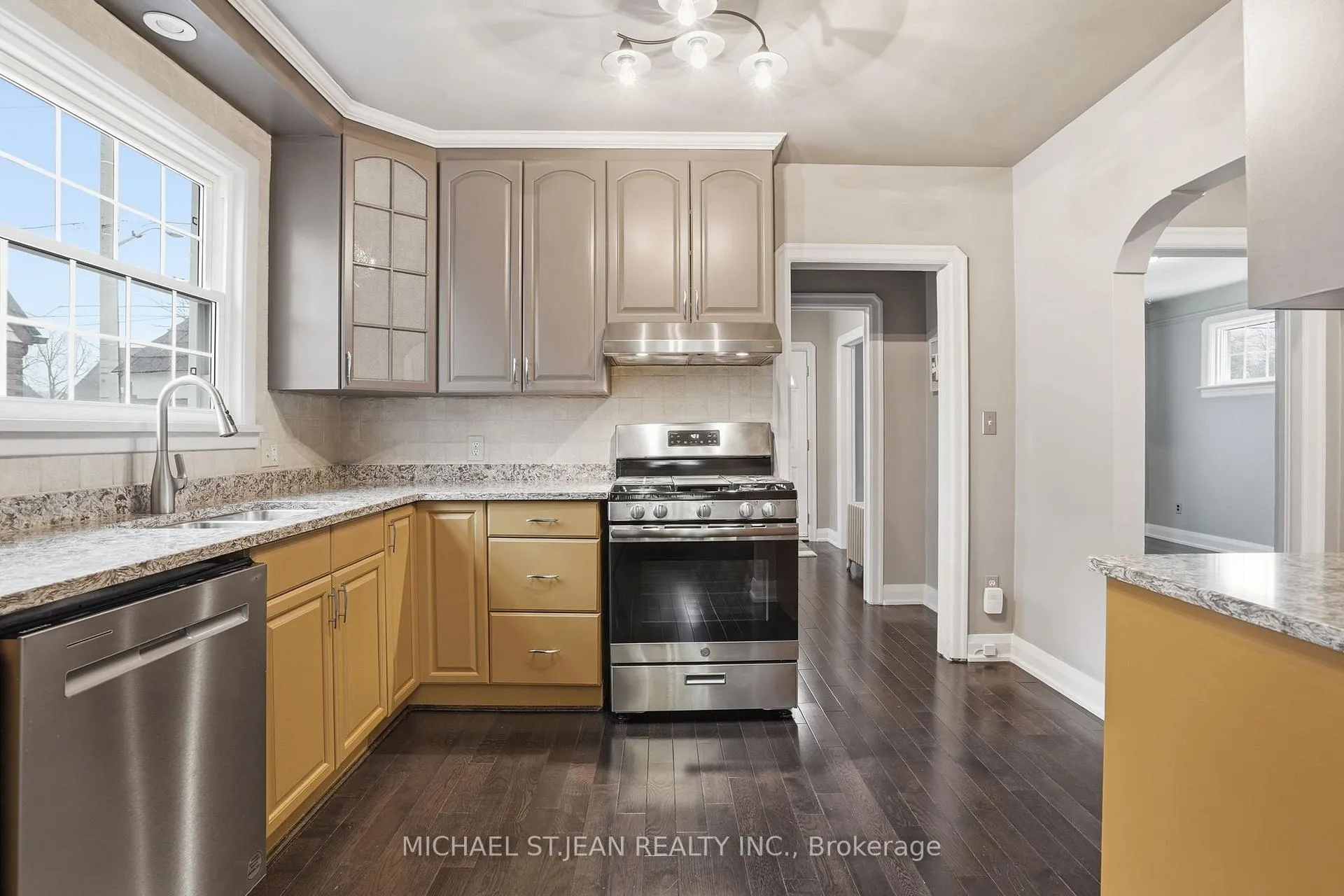 Photo 14 of 210 Vine Street, St. Catharines, Facer — HOMEH
