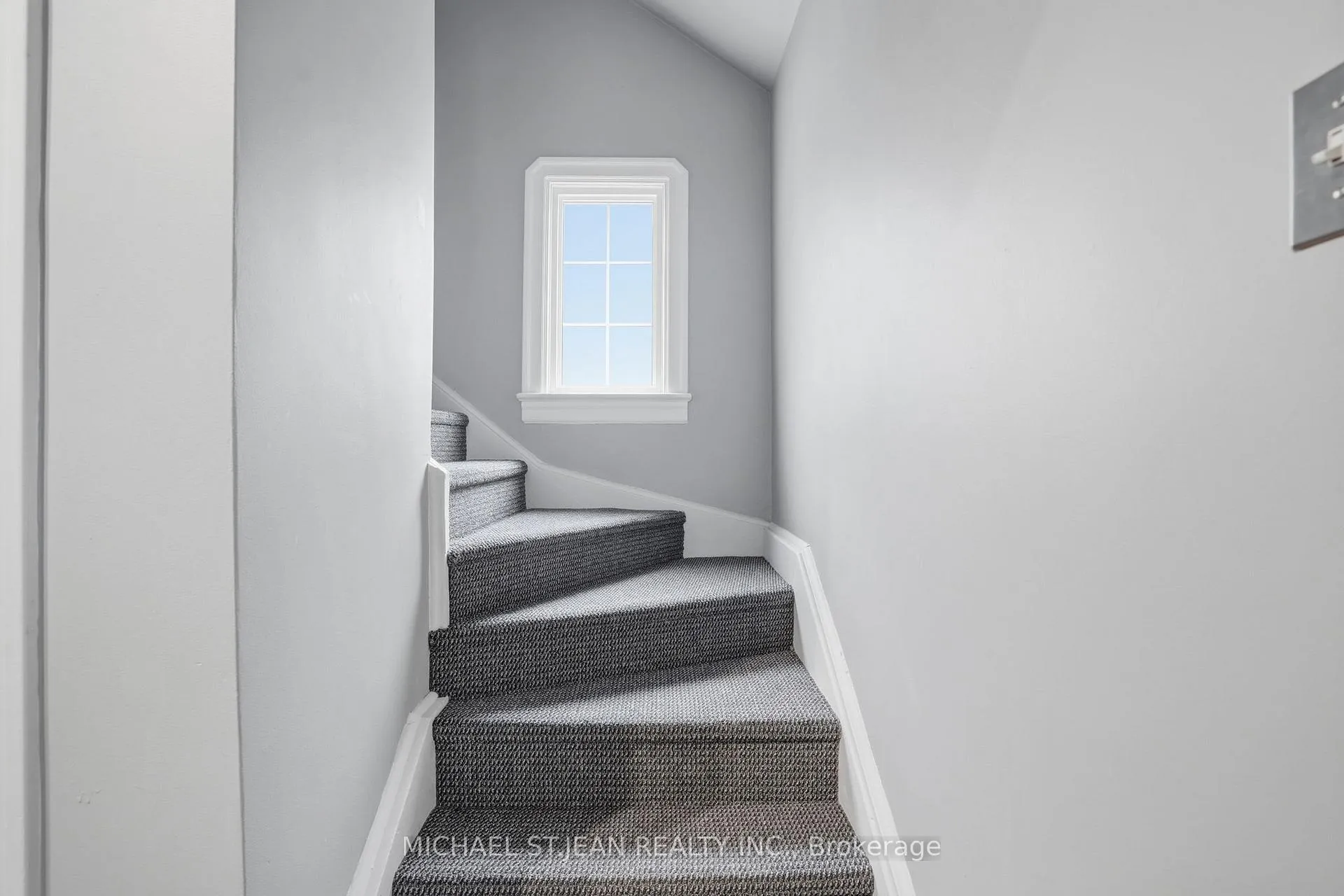 Photo 20 of 210 Vine Street, St. Catharines, Facer — HOMEH