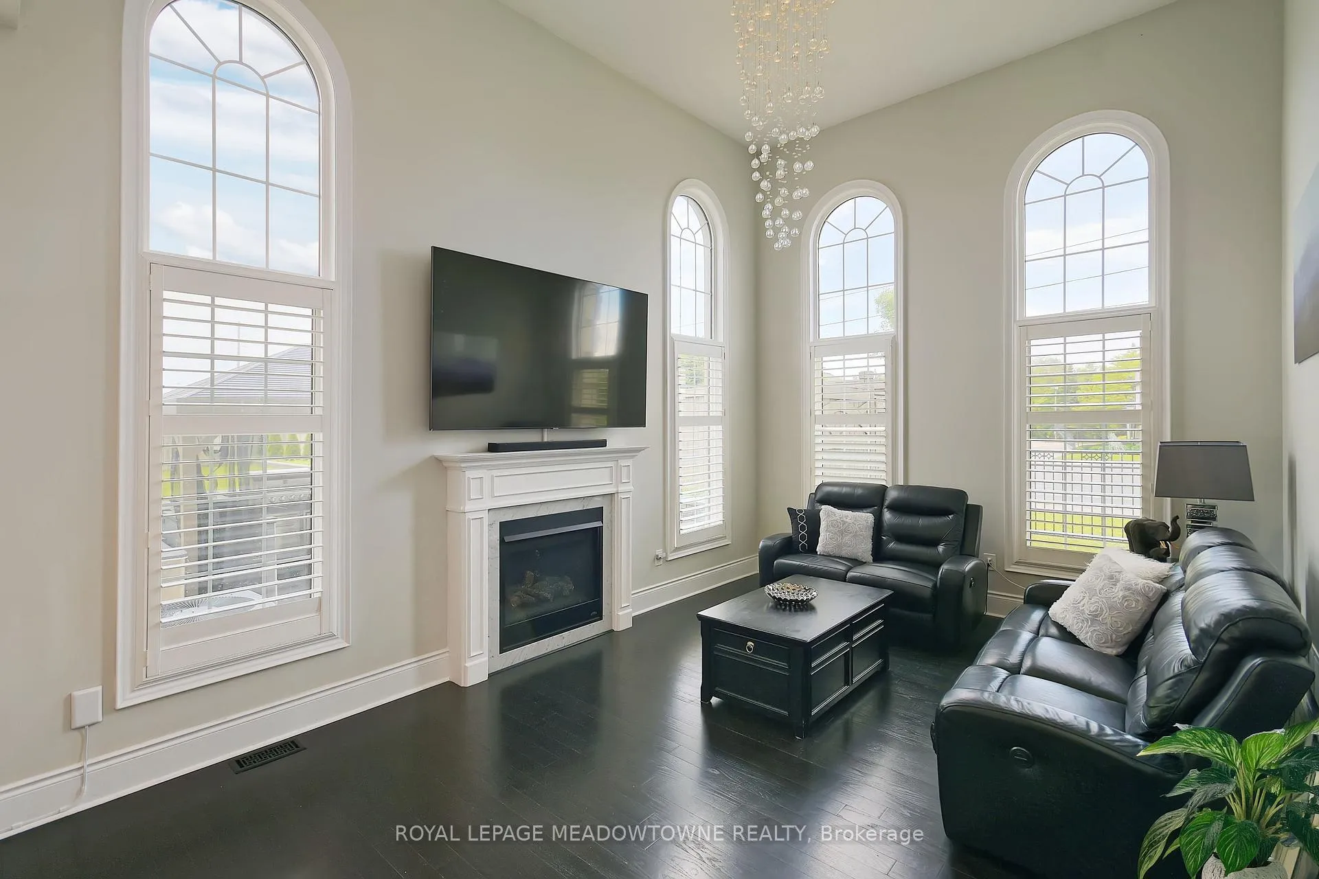 Photo 8 of 1 Royal West Drive, Brampton, Credit Valley — HOMEH