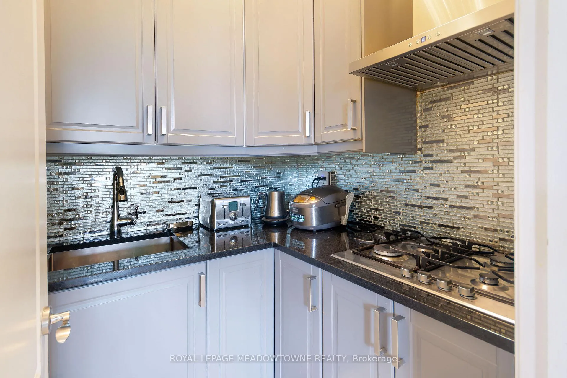 Photo 13 of 1 Royal West Drive, Brampton, Credit Valley — HOMEH