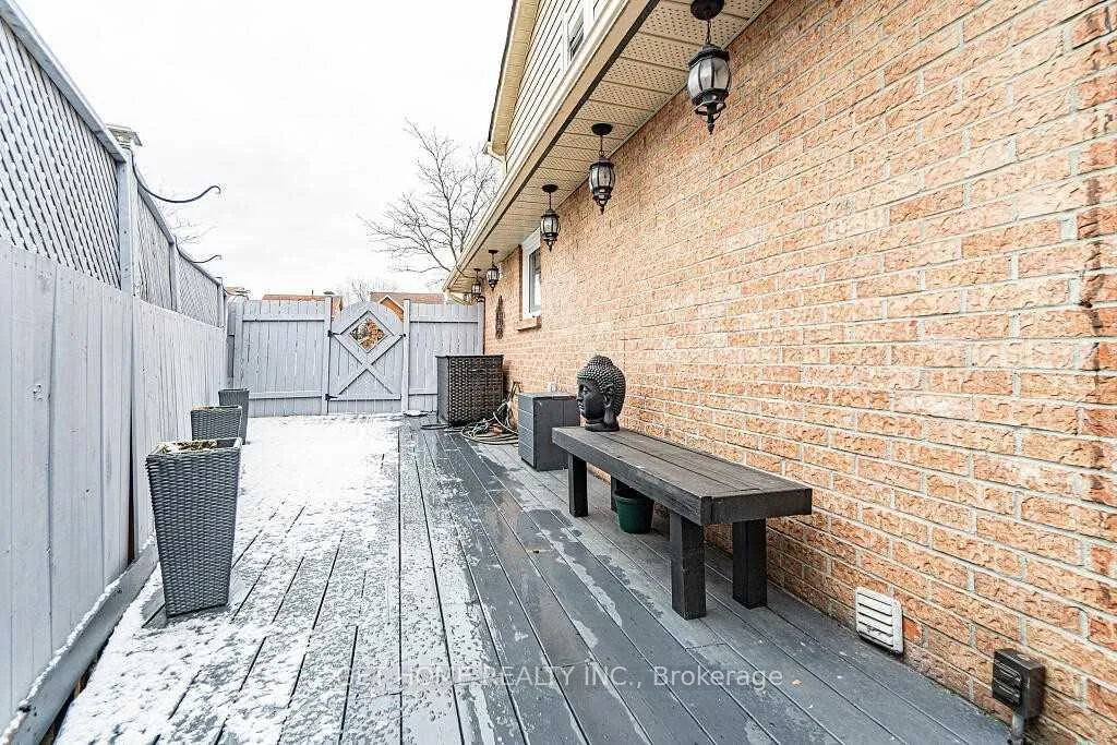 Photo 3 of 1 Foxacre Row, Brampton, Madoc — HOMEH
