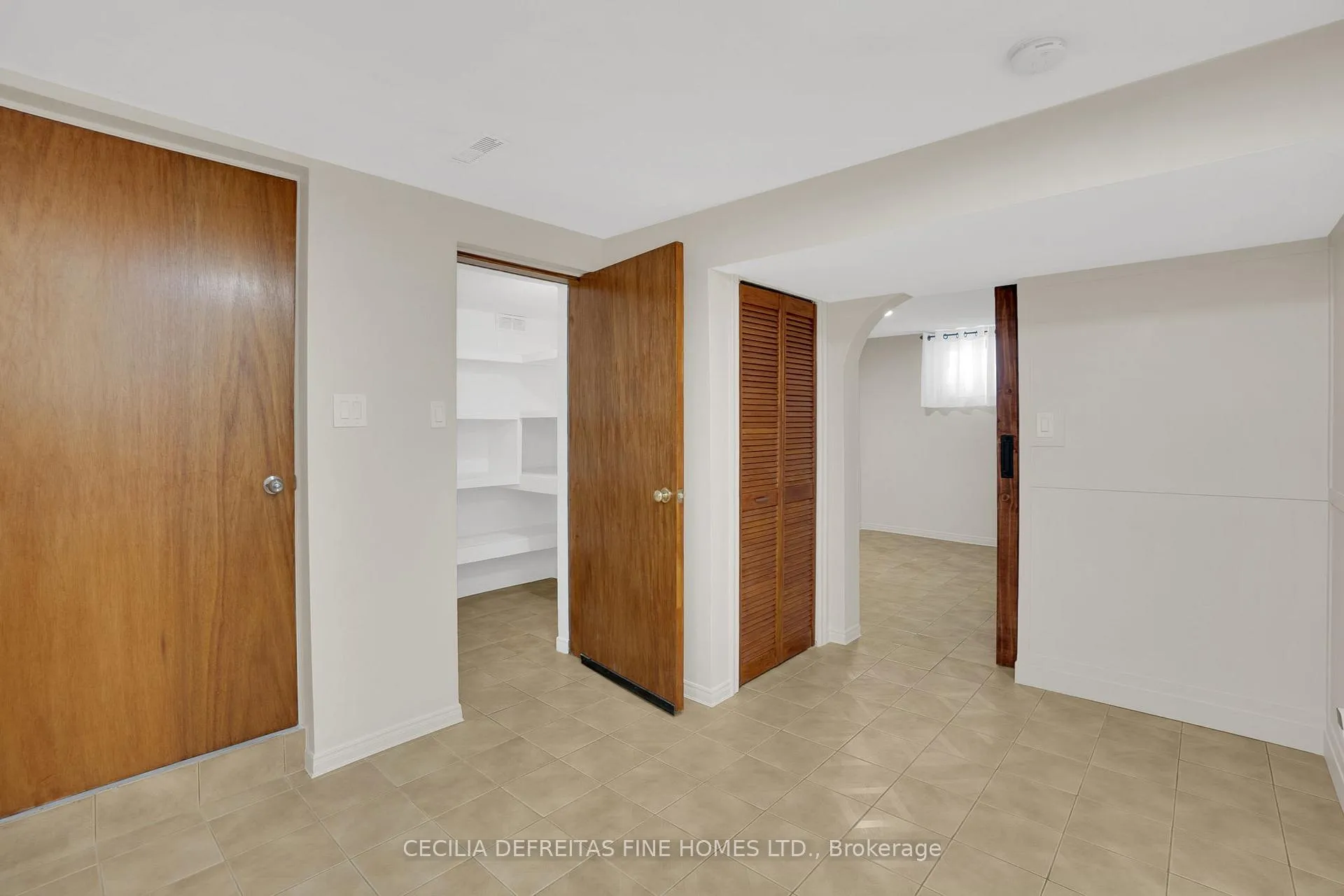 Photo 5 of 39 Airdrie Drive, Vaughan, East Woodbridge — HOMEH