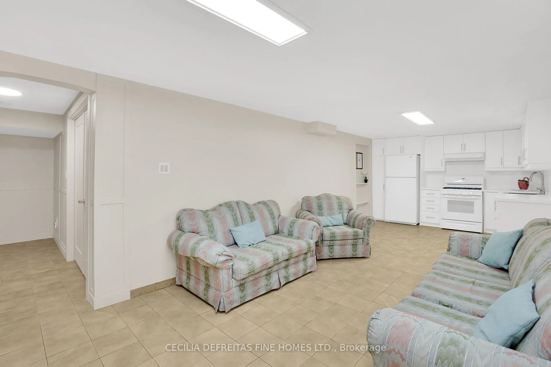 Photo 8 of 39 Airdrie Drive, Vaughan, East Woodbridge — HOMEH