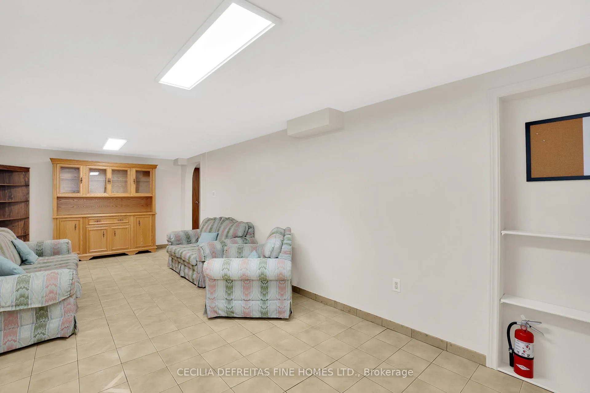 Photo 12 of 39 Airdrie Drive, Vaughan, East Woodbridge — HOMEH