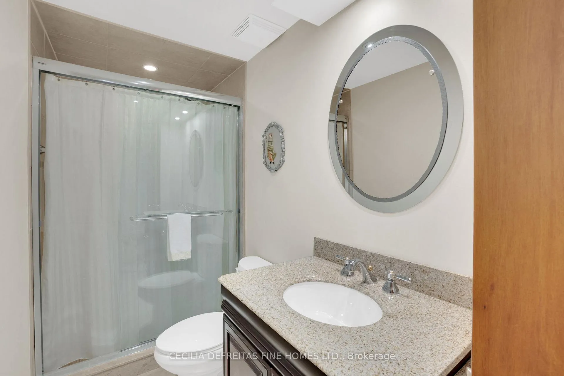 Photo 16 of 39 Airdrie Drive, Vaughan, East Woodbridge — HOMEH