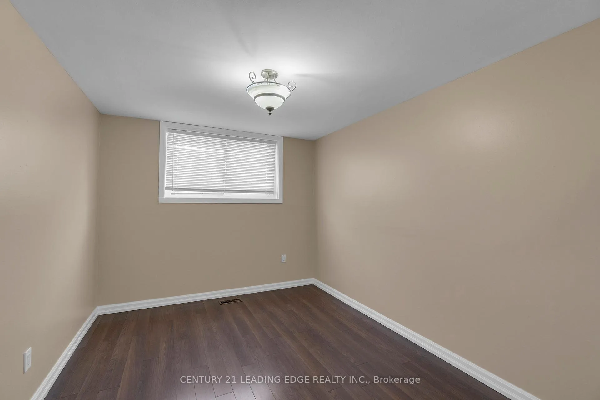Photo 6 of 35 Benton Street, Brampton, Brampton East — HOMEH