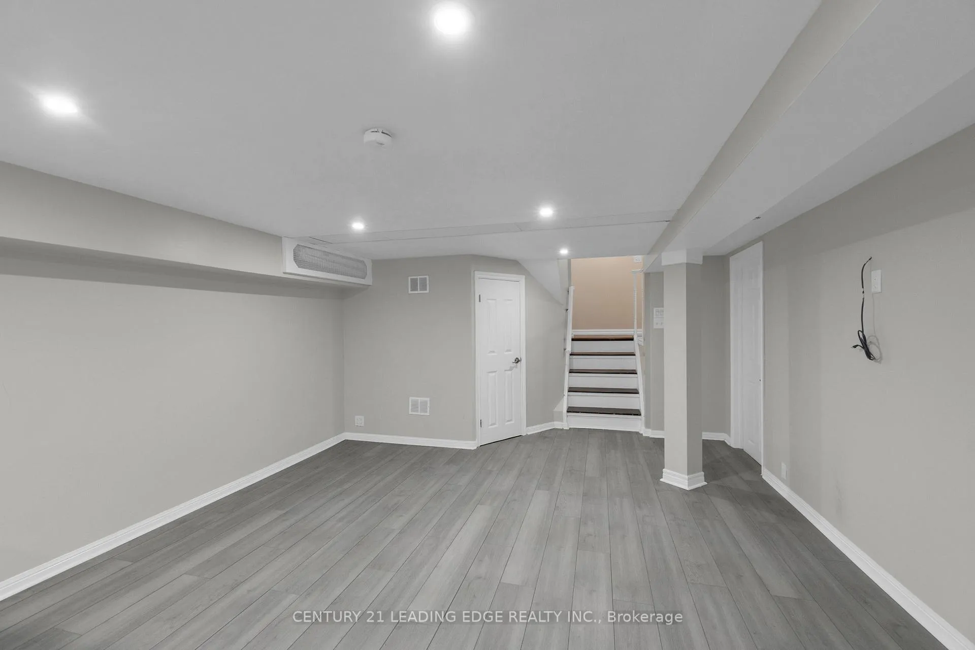 Photo 10 of 35 Benton Street, Brampton, Brampton East — HOMEH
