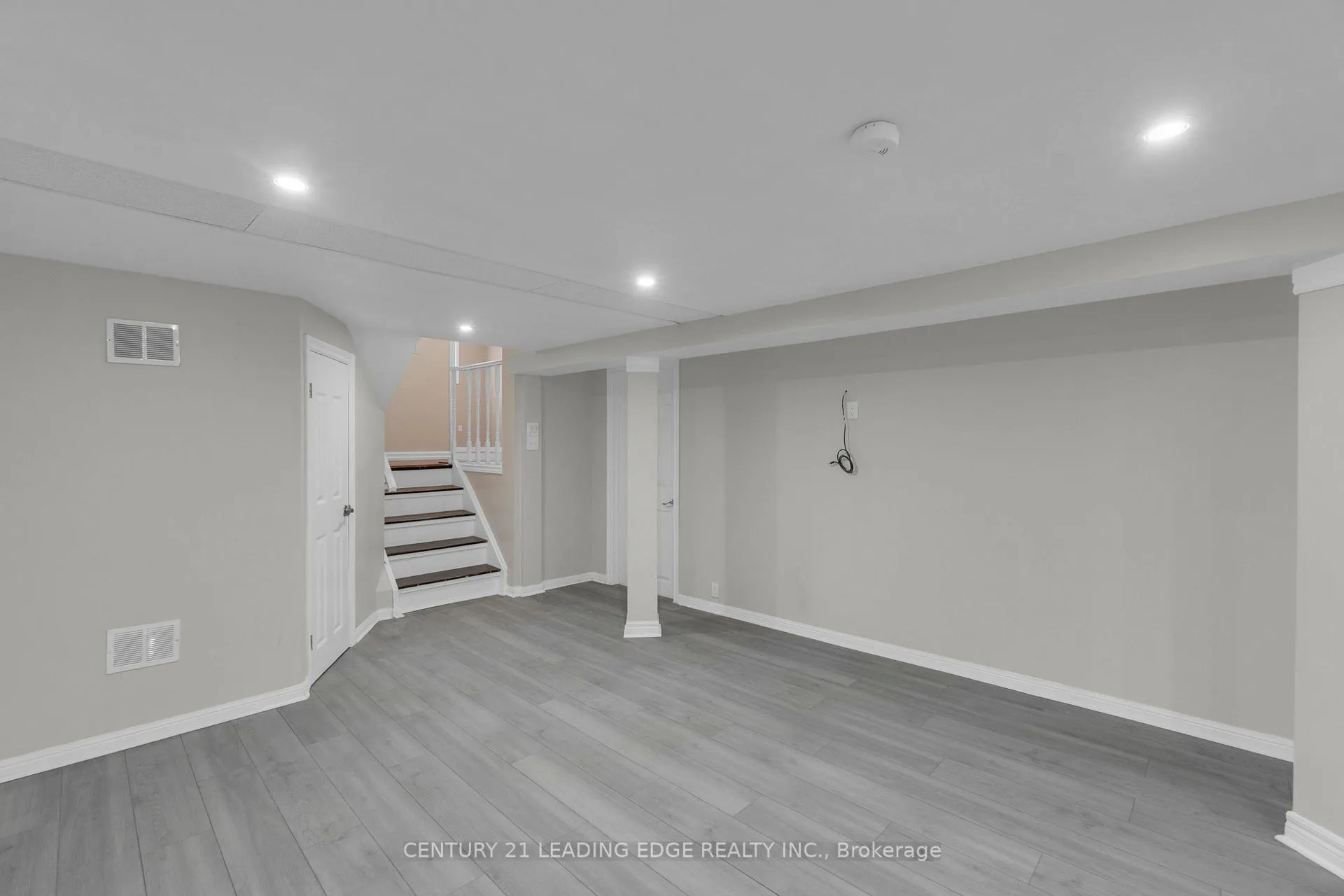Photo 13 of 35 Benton Street, Brampton, Brampton East — HOMEH