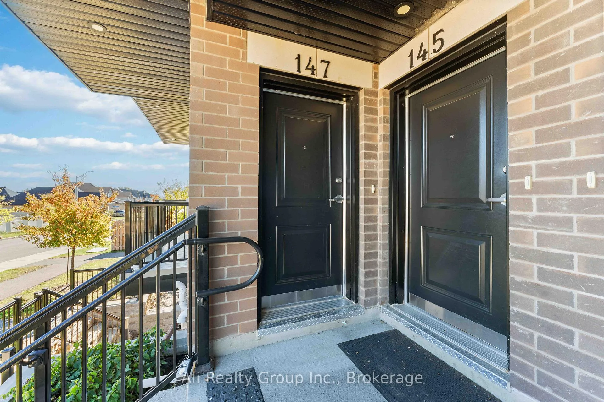 Photo 3 of 147 Fairweather Street, Ottawa, Leitrim — HOMEH