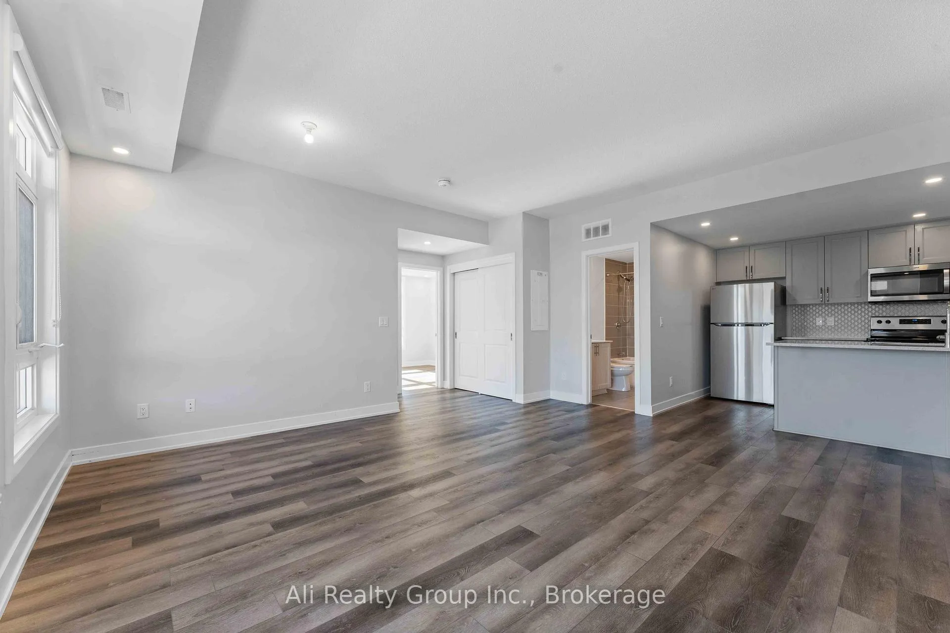 Photo 5 of 147 Fairweather Street, Ottawa, Leitrim — HOMEH