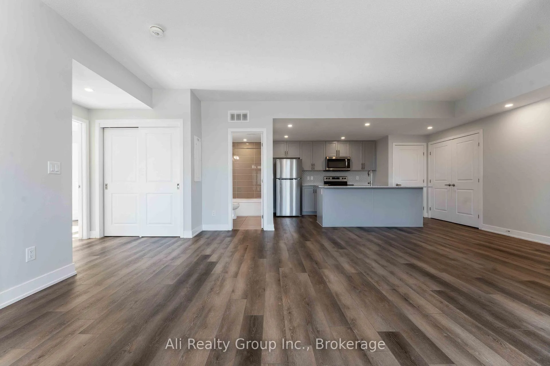 Photo 6 of 147 Fairweather Street, Ottawa, Leitrim — HOMEH