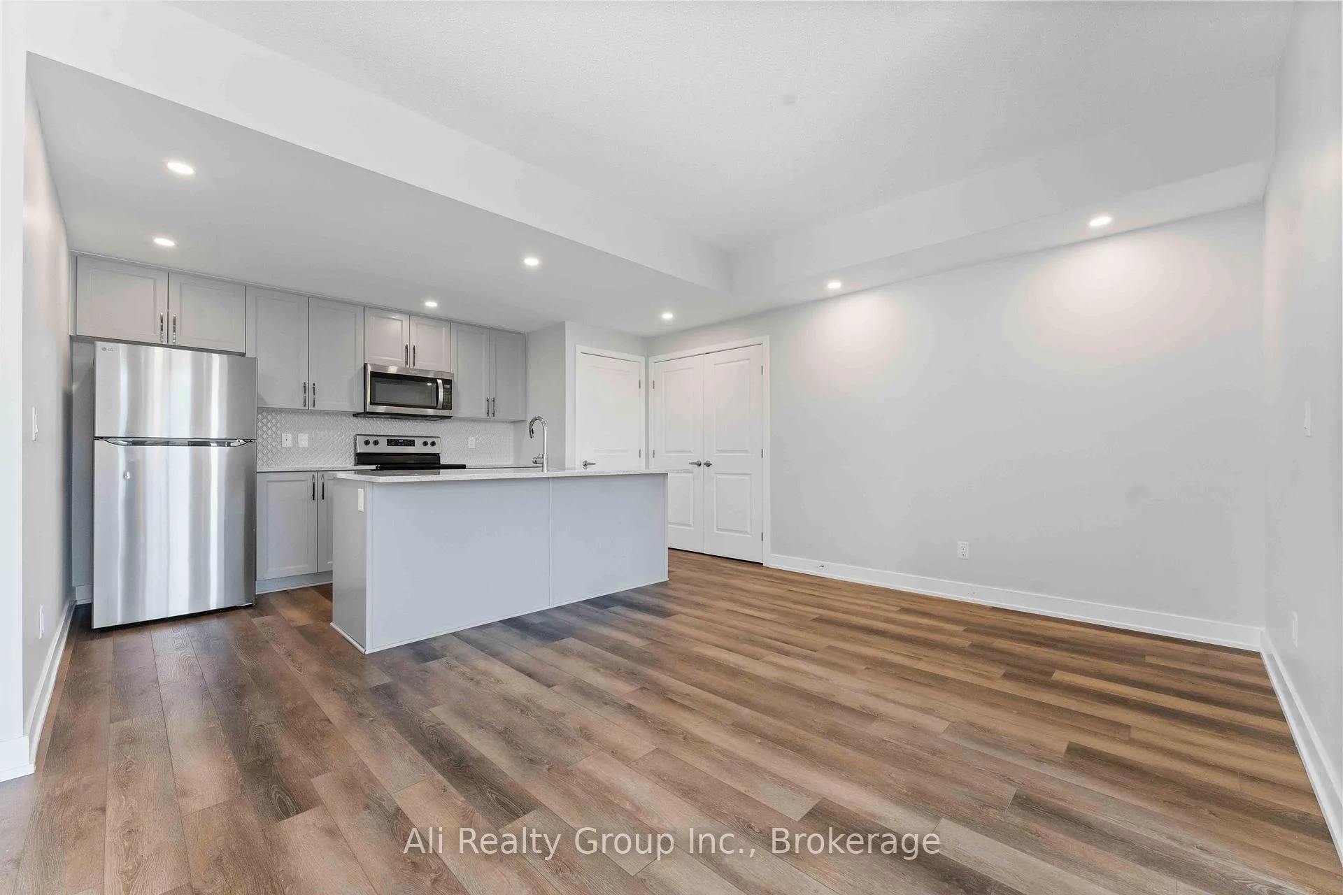 Photo 7 of 147 Fairweather Street, Ottawa, Leitrim — HOMEH