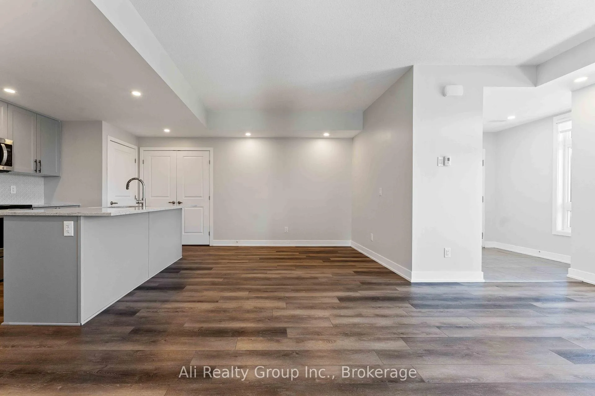 Photo 8 of 147 Fairweather Street, Ottawa, Leitrim — HOMEH