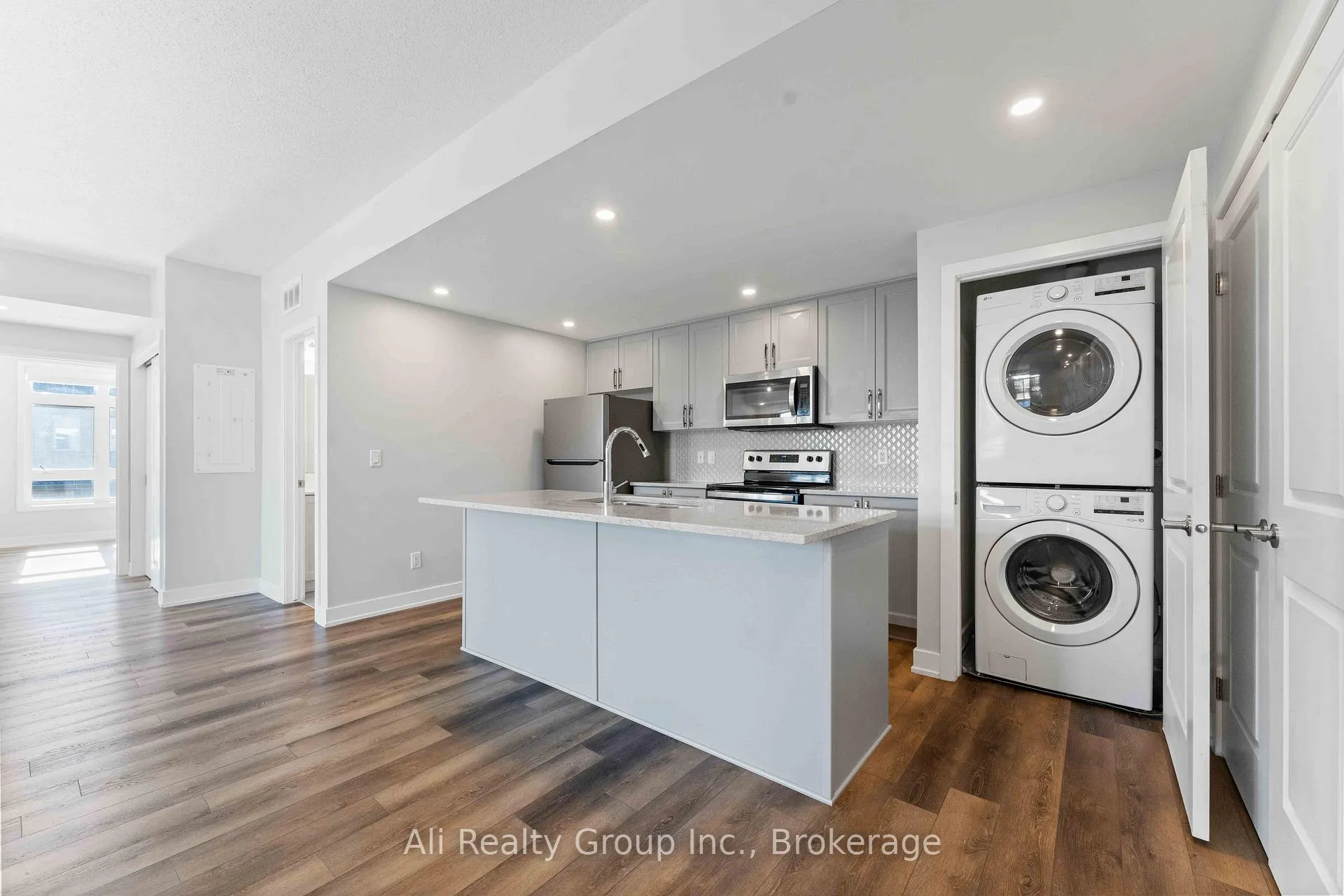 Photo 9 of 147 Fairweather Street, Ottawa, Leitrim — HOMEH