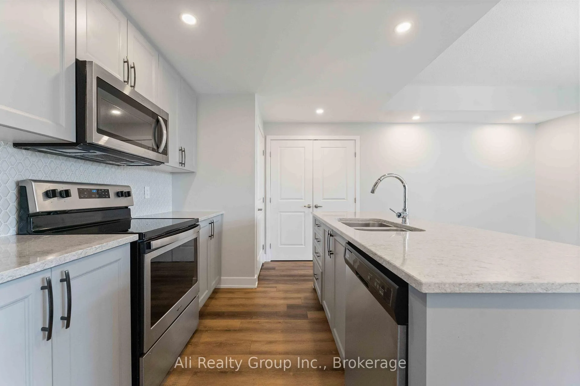 Photo 13 of 147 Fairweather Street, Ottawa, Leitrim — HOMEH