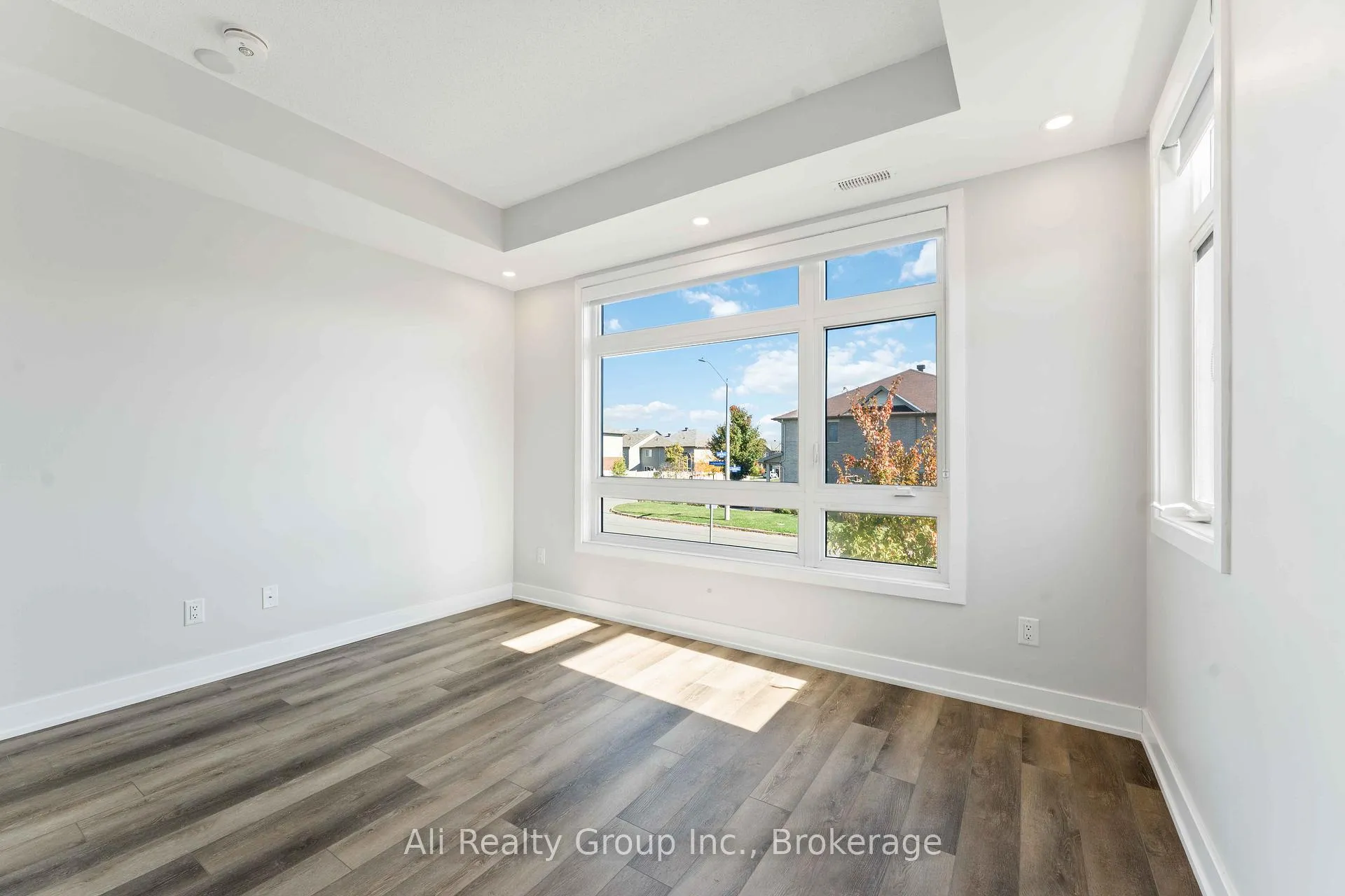 Photo 15 of 147 Fairweather Street, Ottawa, Leitrim — HOMEH