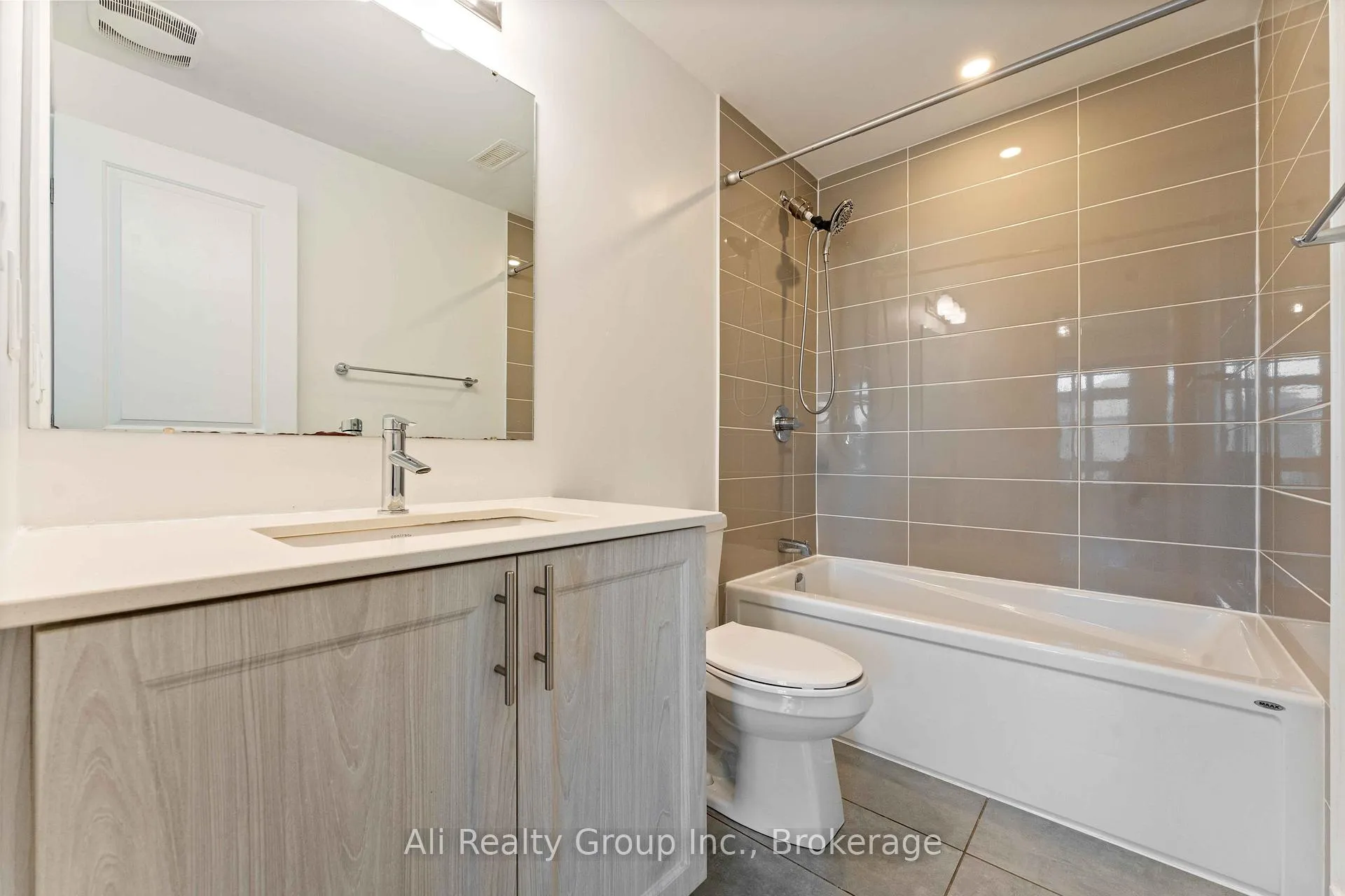 Photo 18 of 147 Fairweather Street, Ottawa, Leitrim — HOMEH
