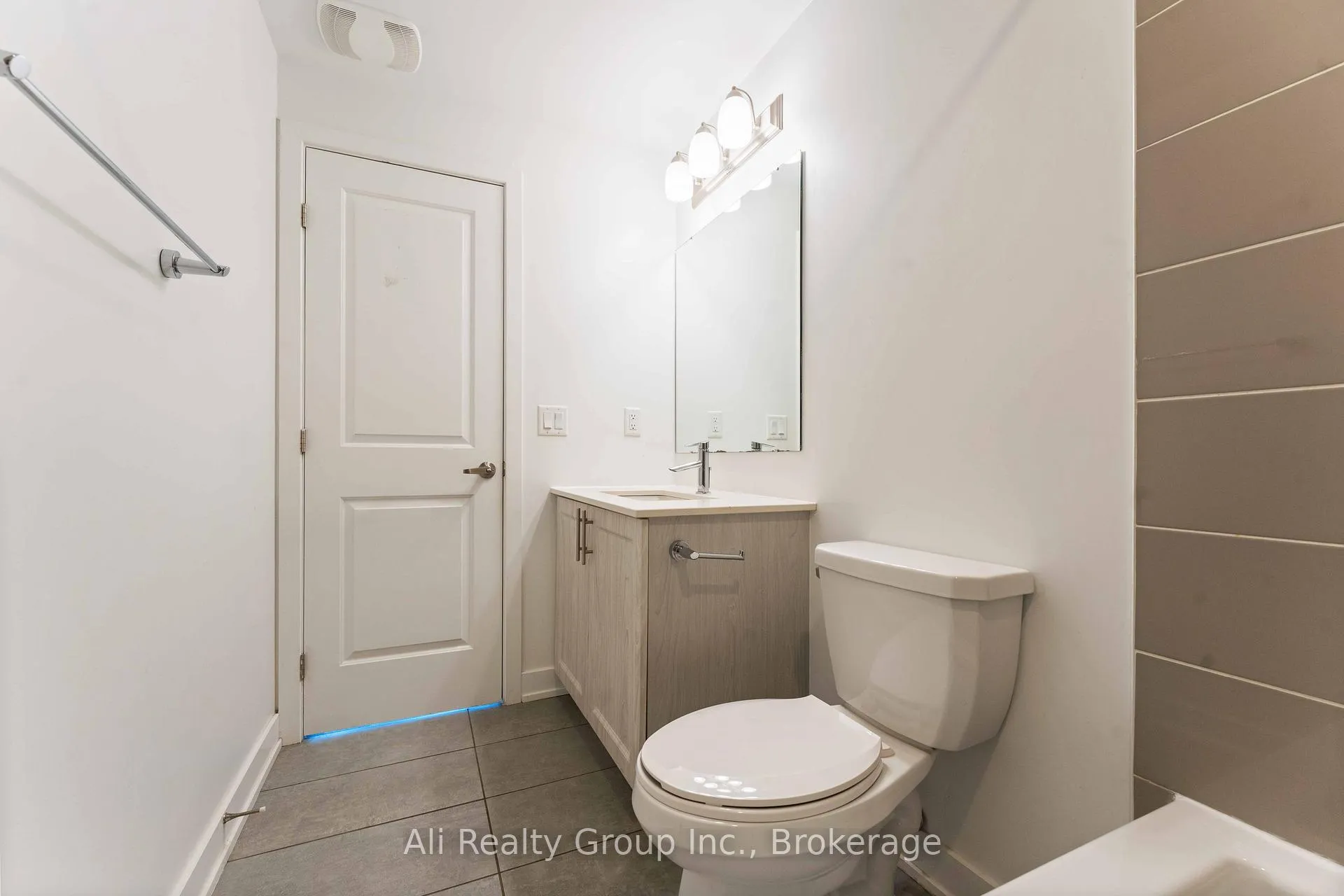 Photo 19 of 147 Fairweather Street, Ottawa, Leitrim — HOMEH