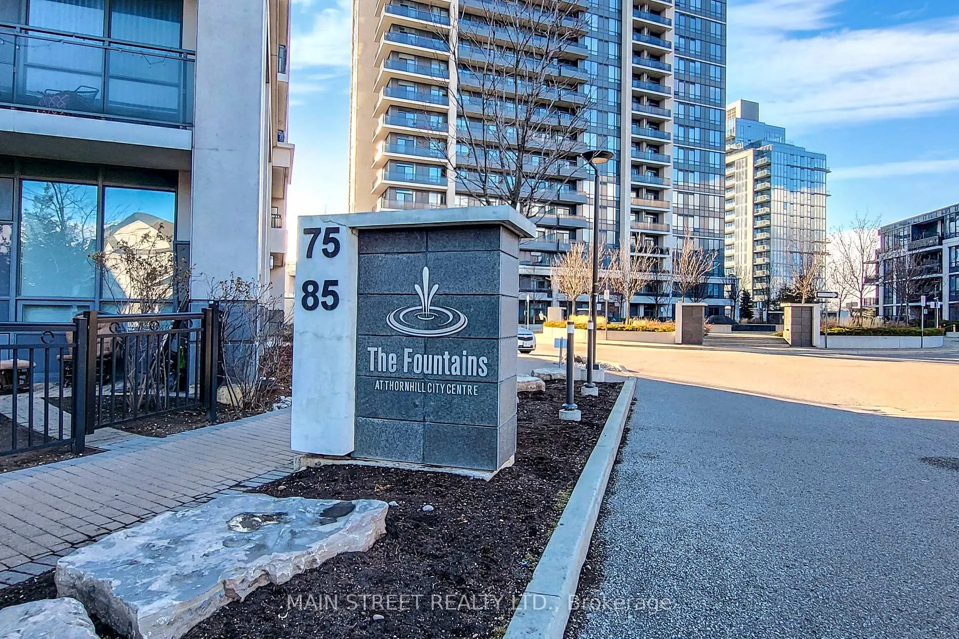 Photo 3 of Unit 1002, 85 North Park Road, Vaughan, Beverley Glen — HOMEH