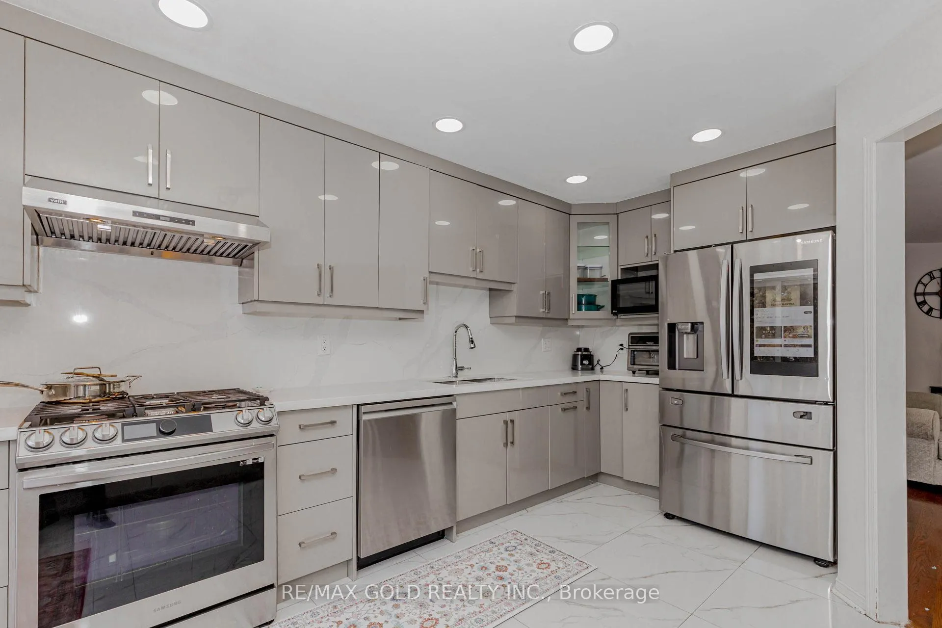 Photo 17 of 1156 Westview Terrace, Oakville, West Oak Trails — HOMEH