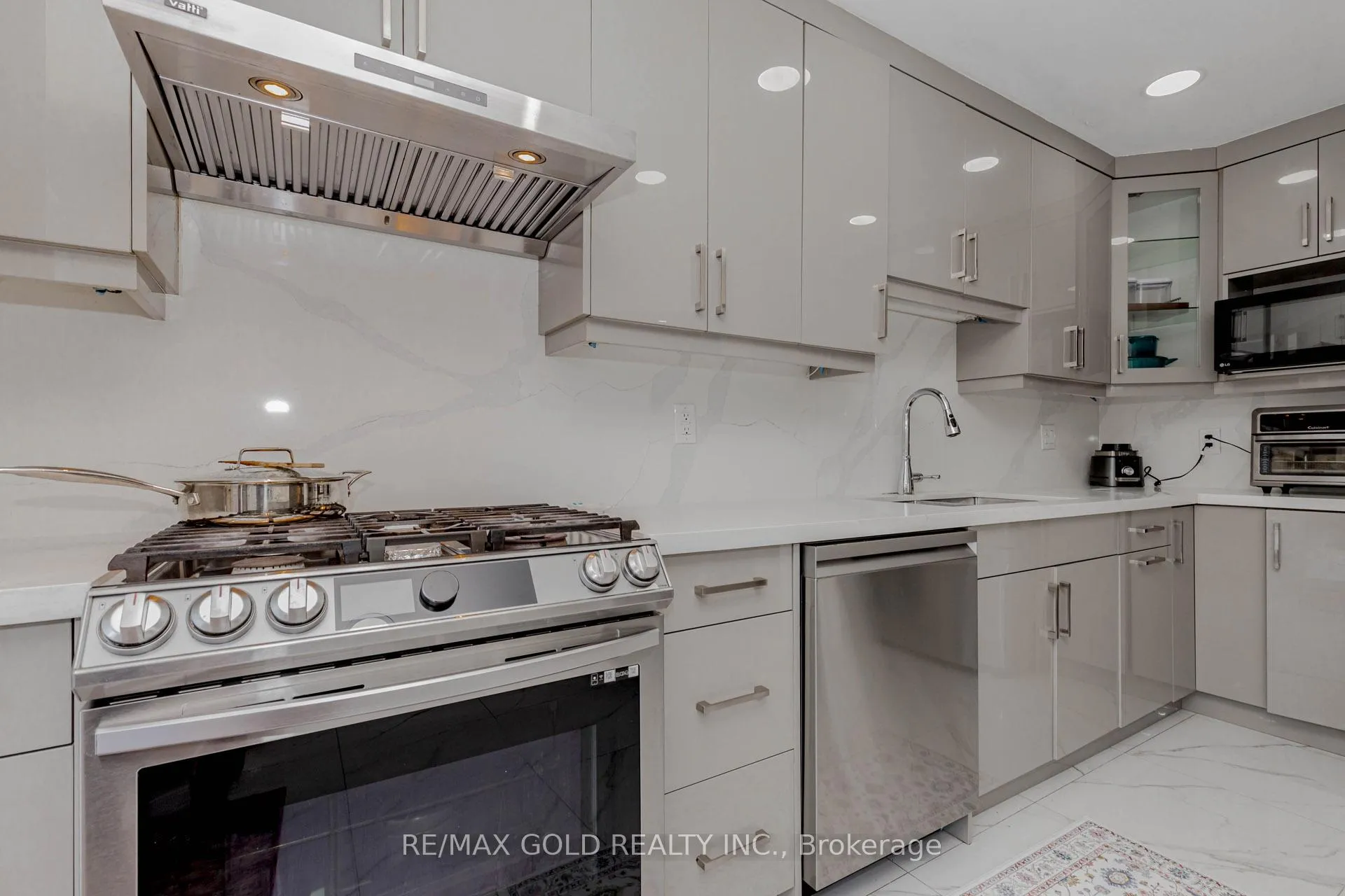 Photo 19 of 1156 Westview Terrace, Oakville, West Oak Trails — HOMEH