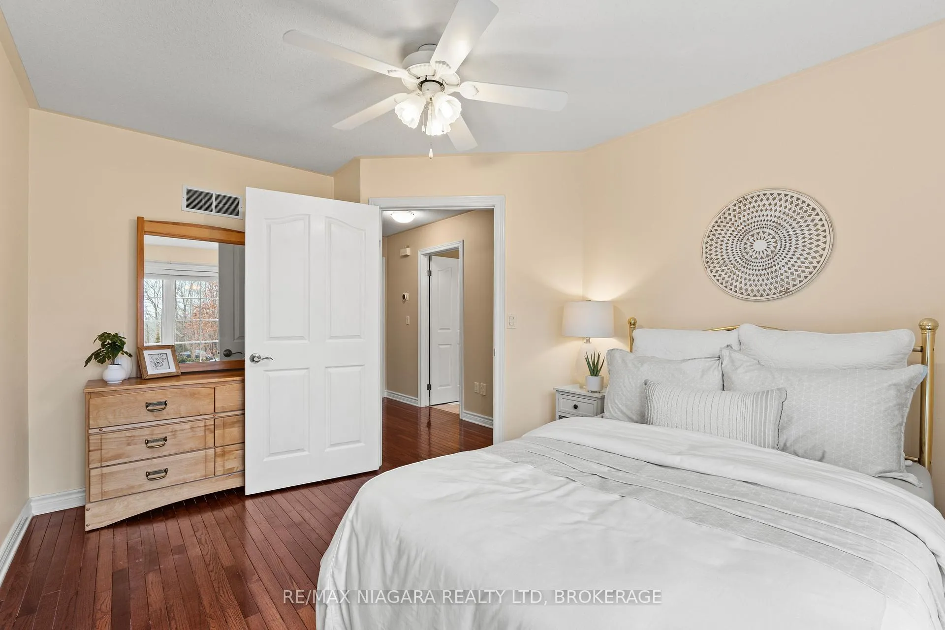 Photo 21 of 111 Pearson Road, Welland, Cooks Mills — HOMEH
