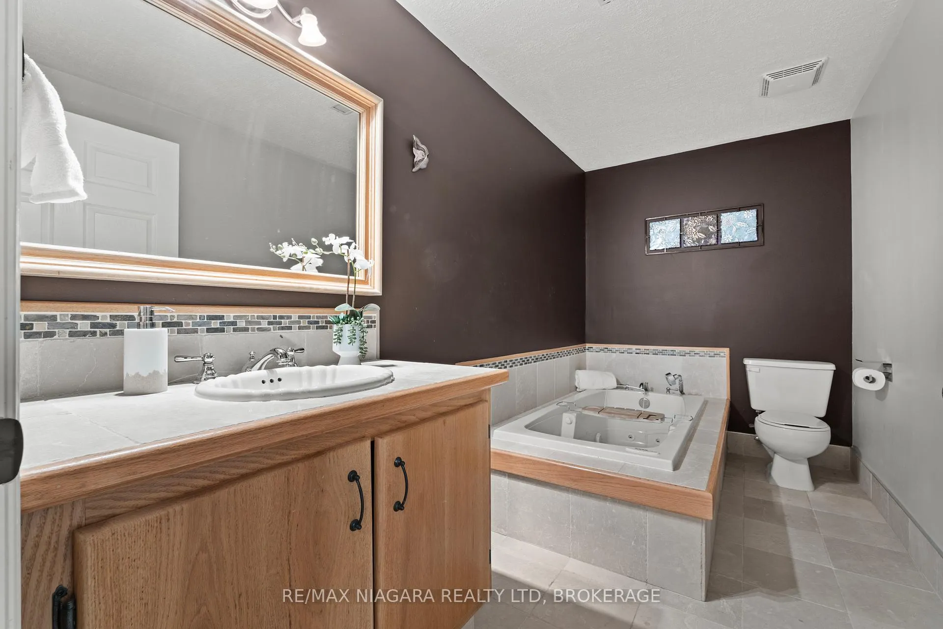 Photo 28 of 111 Pearson Road, Welland, Cooks Mills — HOMEH