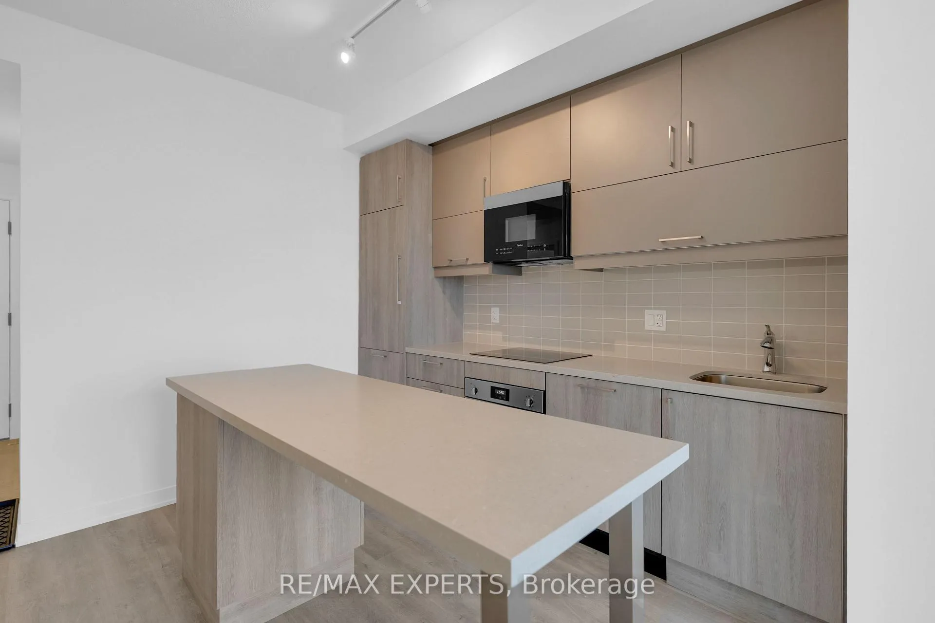 Photo 11 of Unit B710, 292 Verdale Crossing, Markham, Unionville — HOMEH