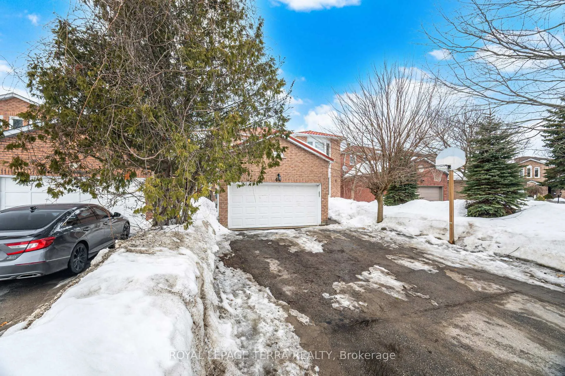 Photo 3 of 44 Carruthers Crescent, Barrie, Grove East — HOMEH
