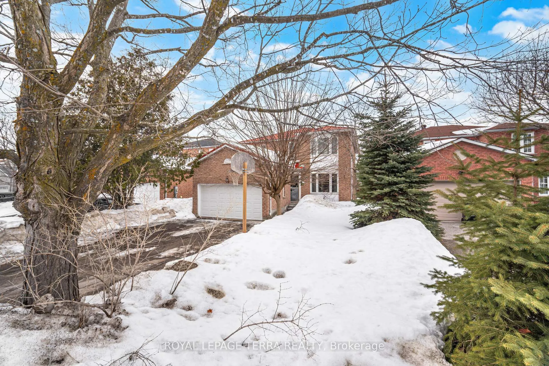 Photo 4 of 44 Carruthers Crescent, Barrie, Grove East — HOMEH